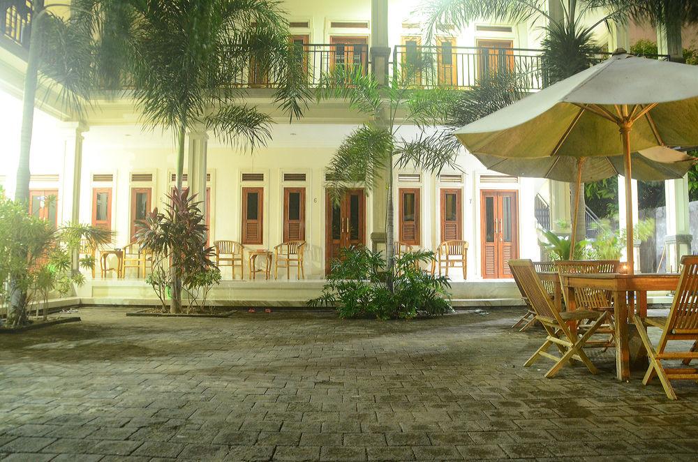 Varios Budget Door Legian Inn