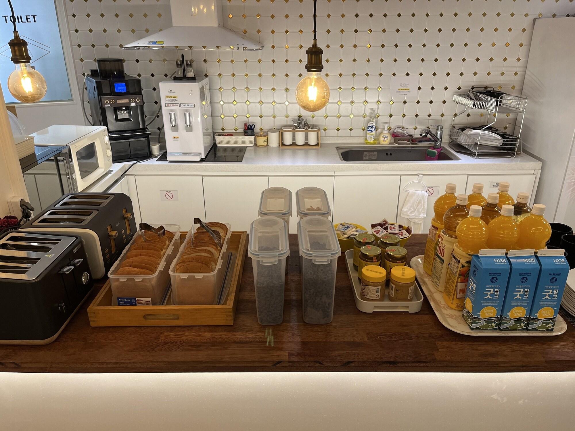 Restaurant OYO Myeongdong 5 Lodge
