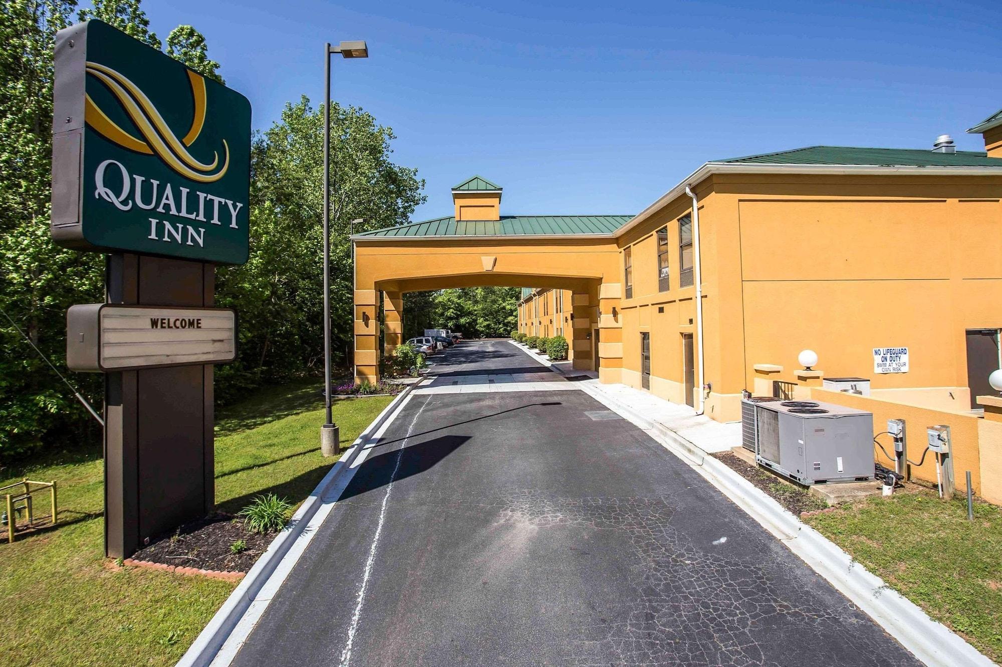 Vista Exterior Quality Inn Union US Hwy 176