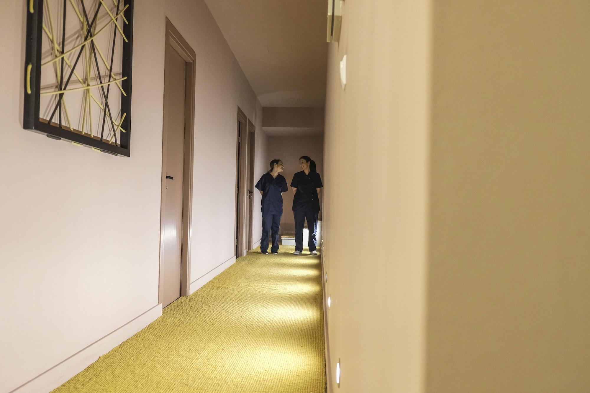 Spa Lotus Center Apartments
