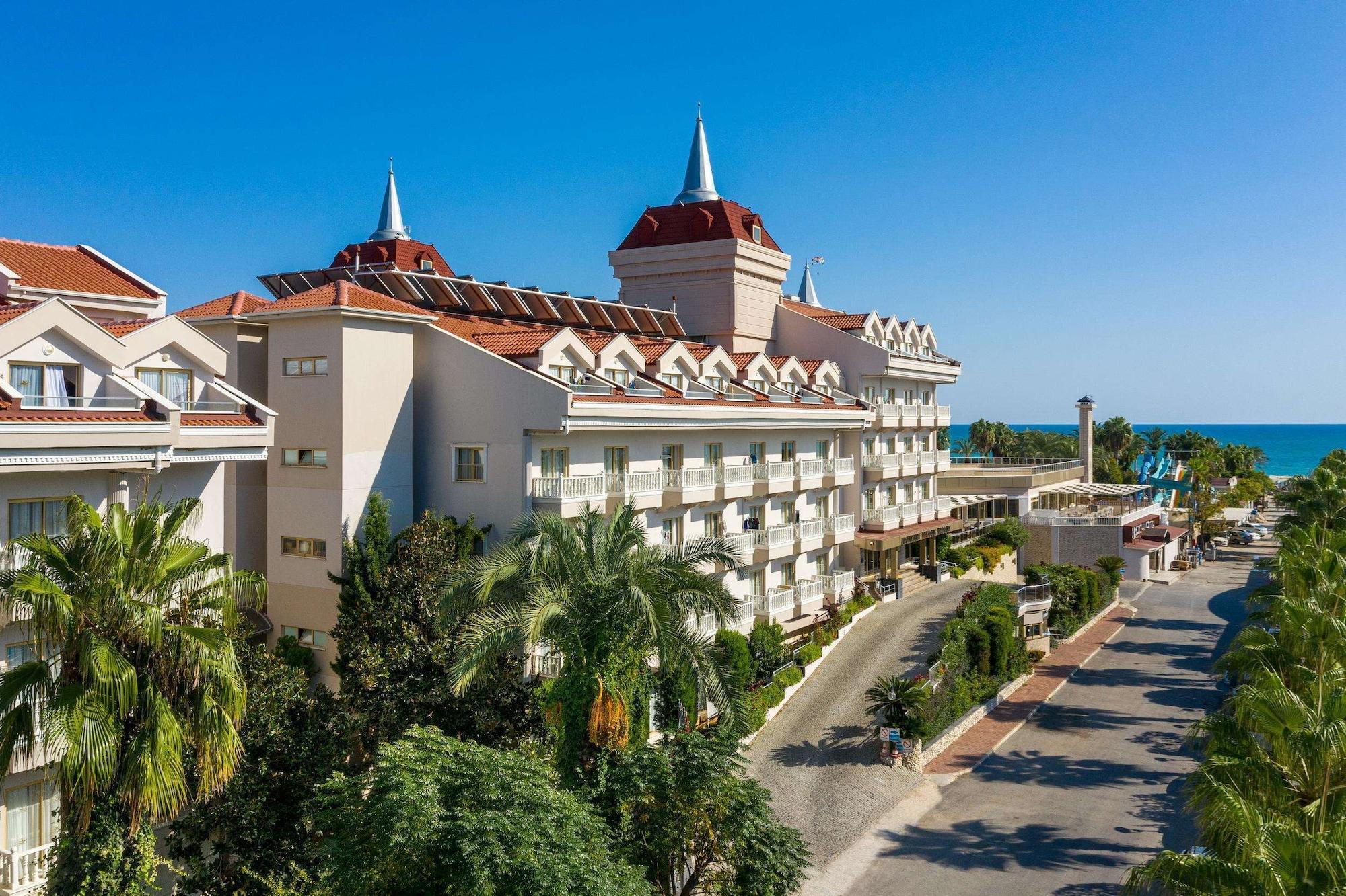 Vista Exterior Aydinbey Famous Resort - Ultra All Inclusive