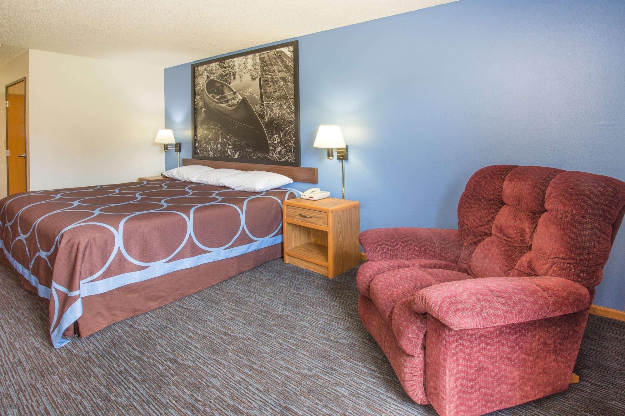 Habitación Super 8 by Wyndham Monmouth IL