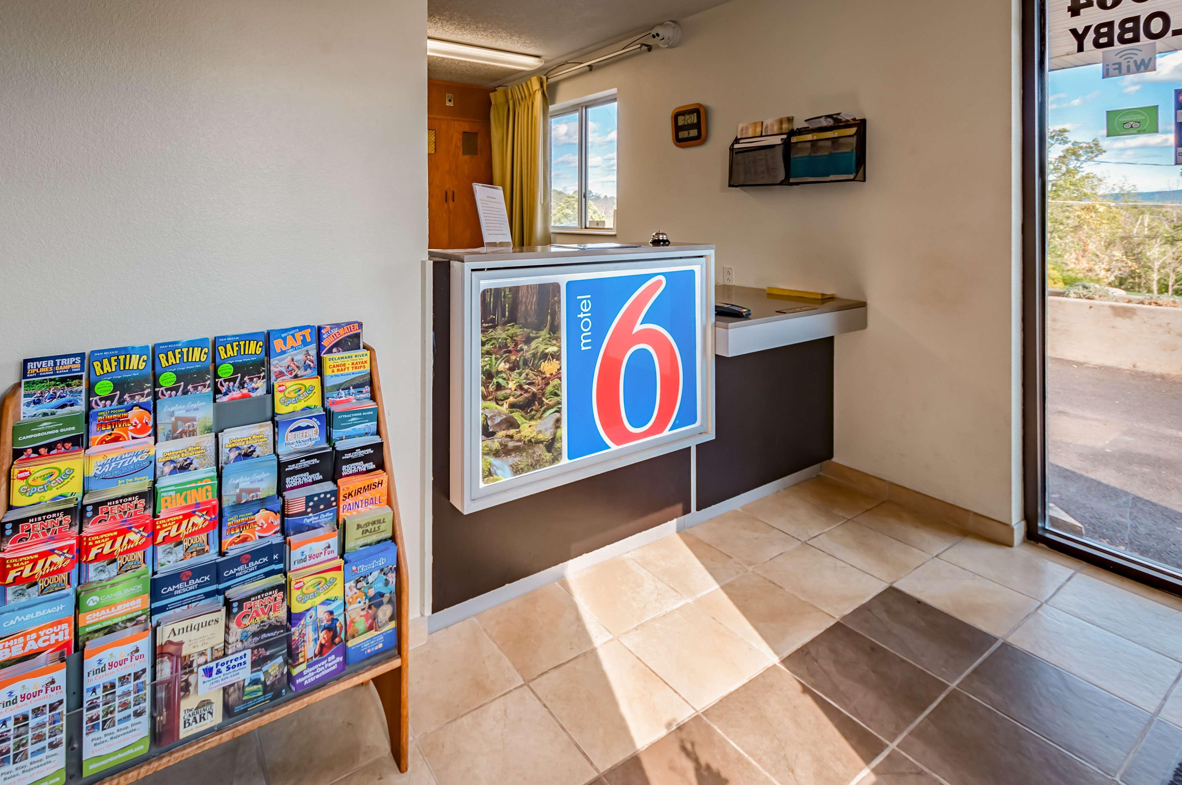 Vista Lobby Motel 6 Drums Pa