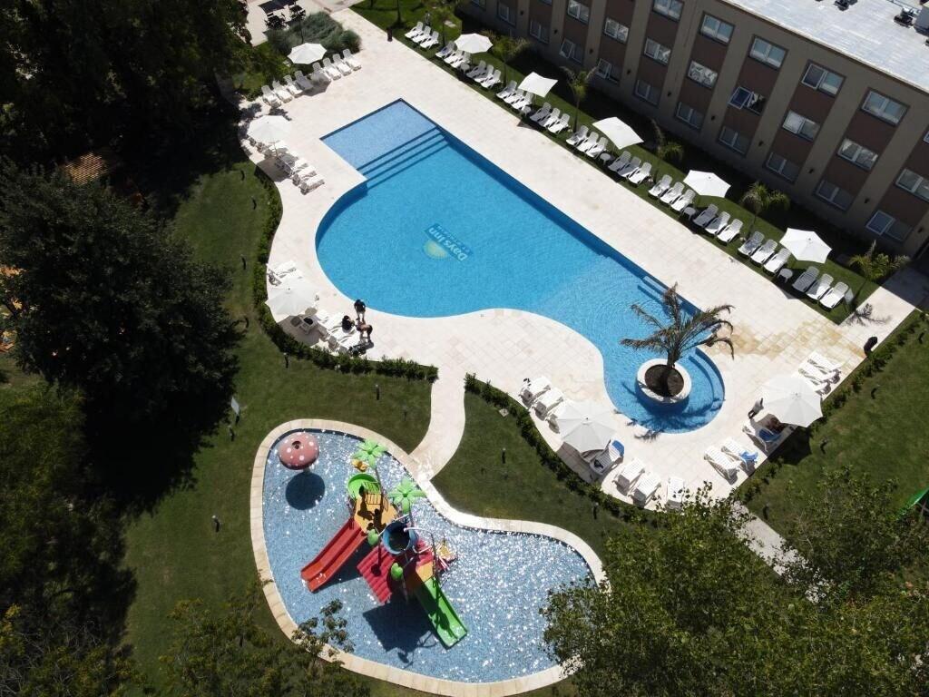Vista Piscina Days Inn by Wyndham Zarate