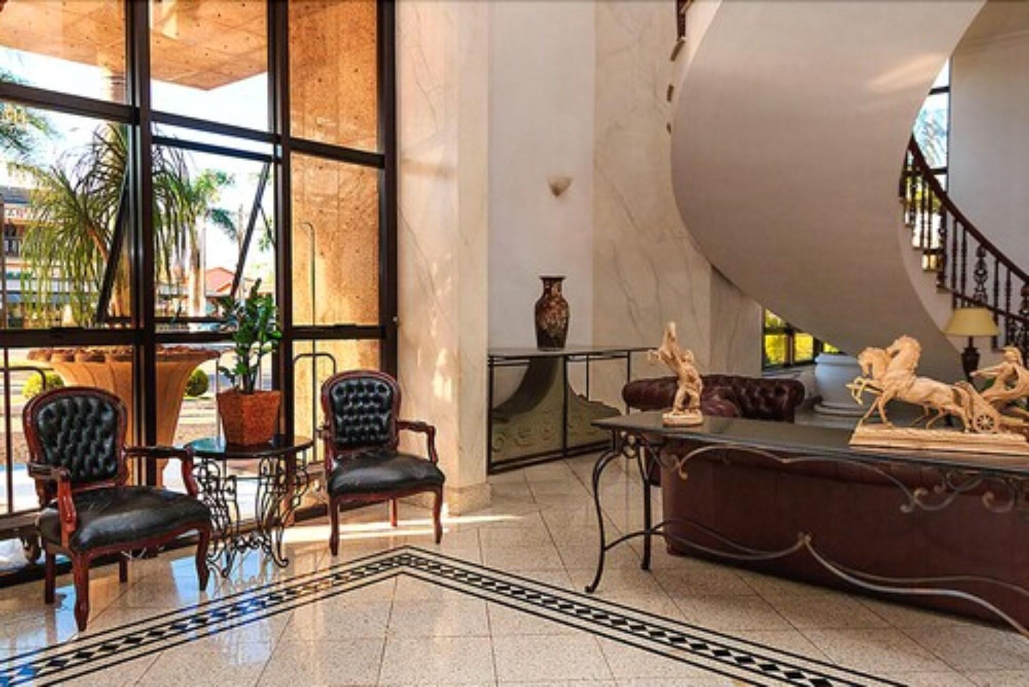 Vista Lobby Marques Plaza Hotel