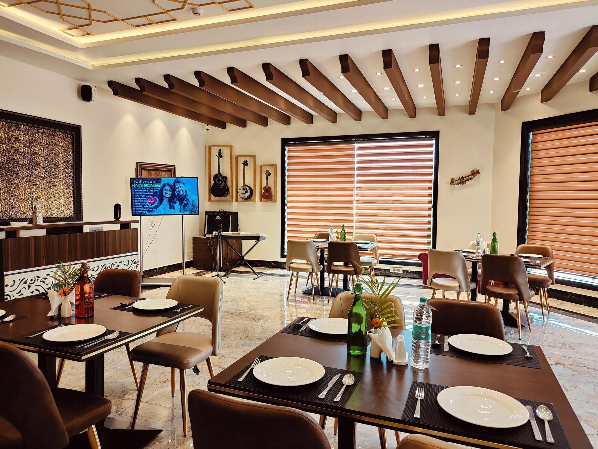 Restaurant Mayur Hotel & Resort