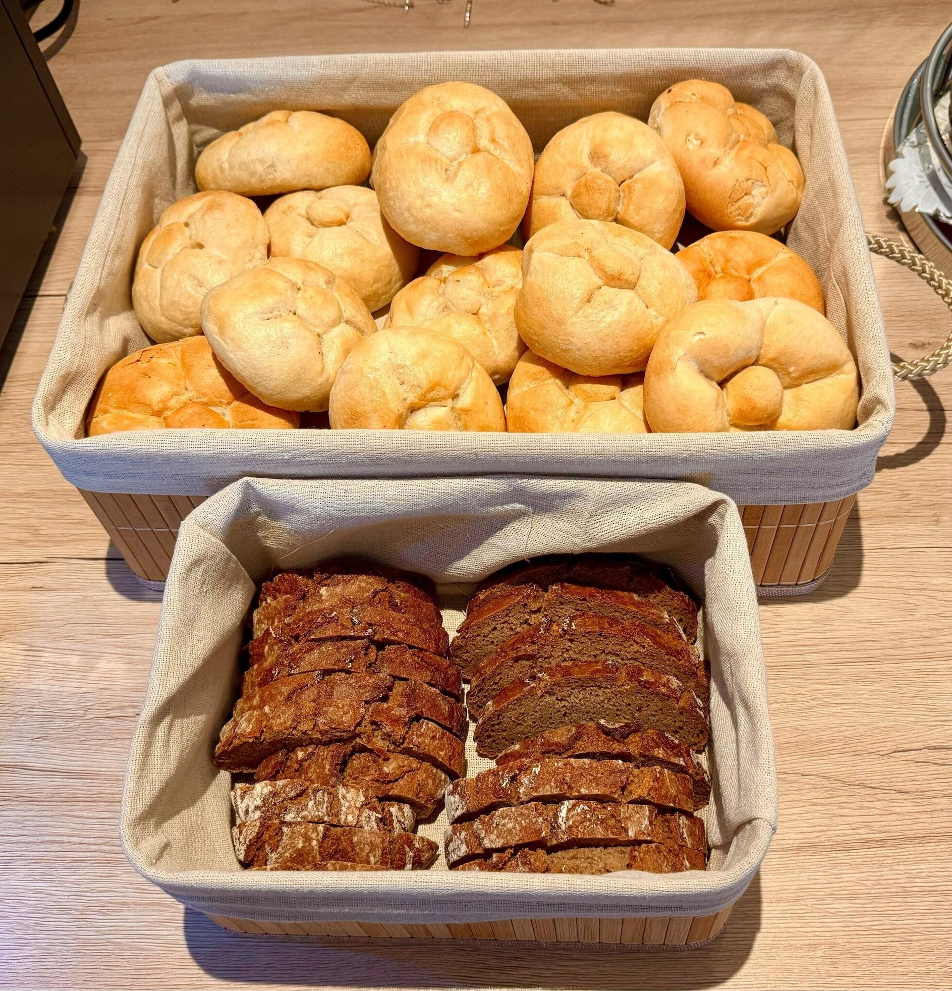 Restaurant A&T Hotel & Hostel