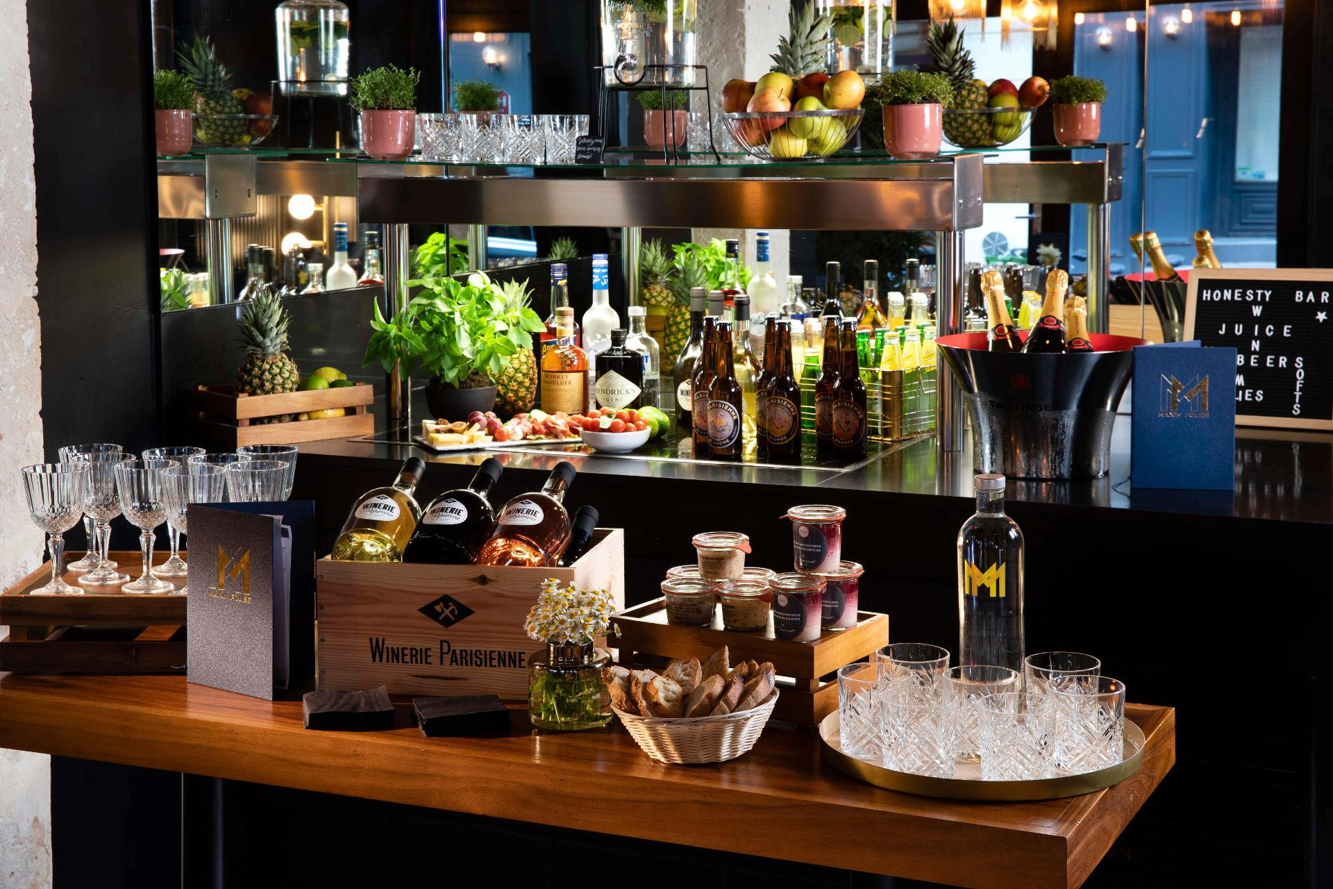 Bar/Salón Maxim Folies