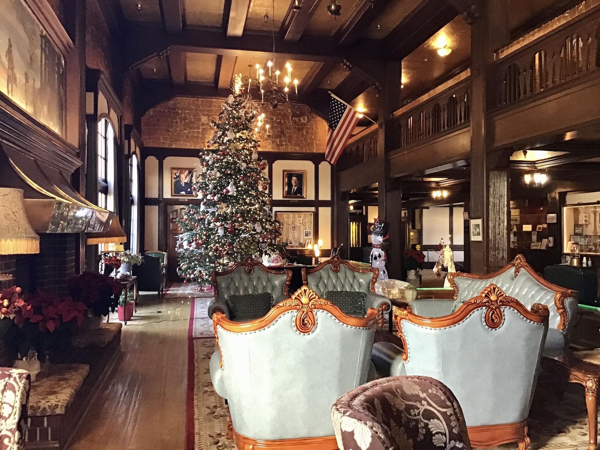 Vista Lobby Eureka Inn, Trademark Collection by Wyndham