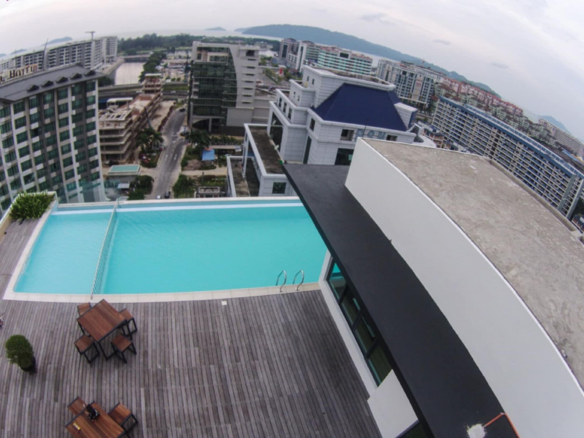 Vista Piscina Sky Hotel Kota Kinabalu