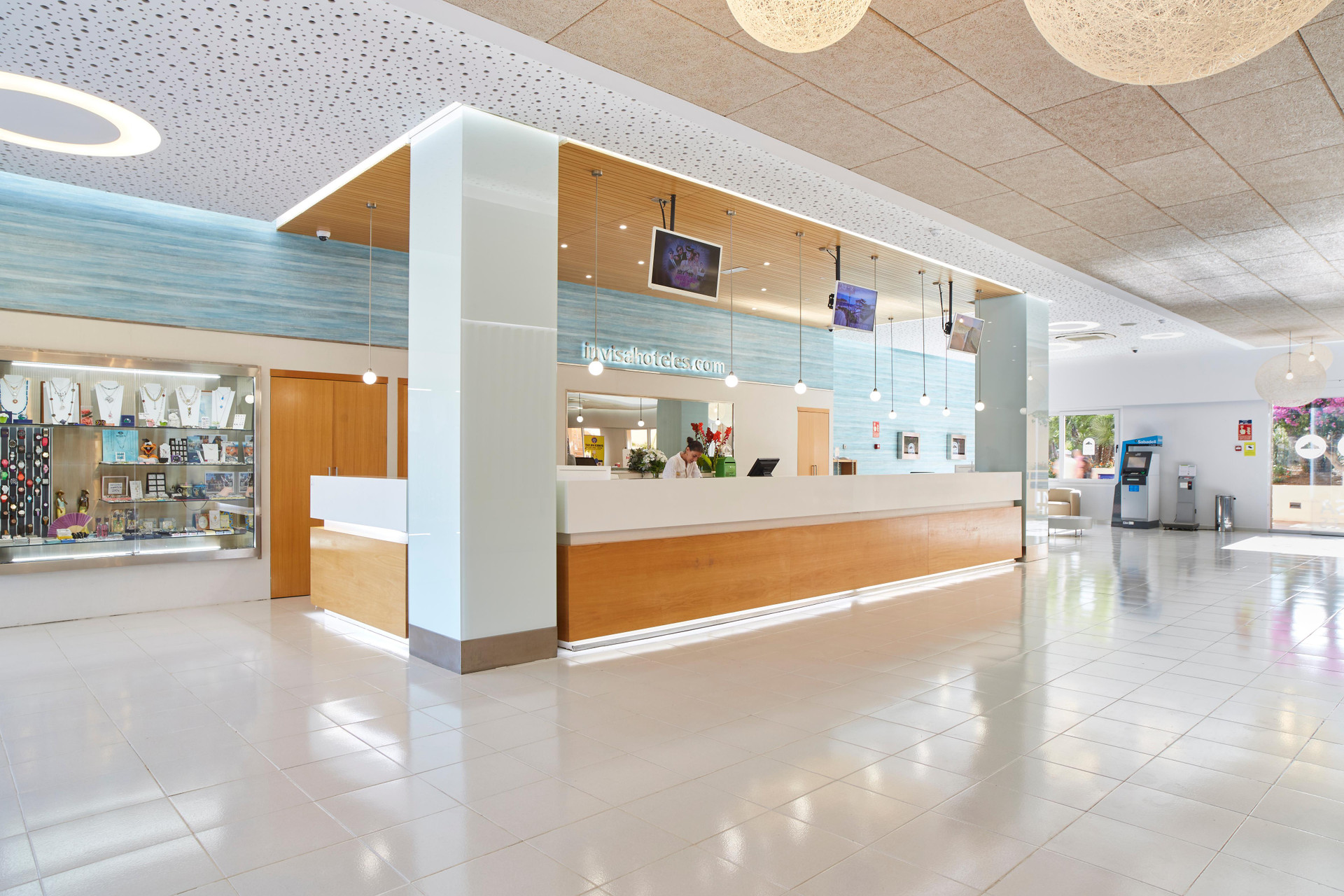 Vista Lobby Invisa Hotel Club Cala Blanca