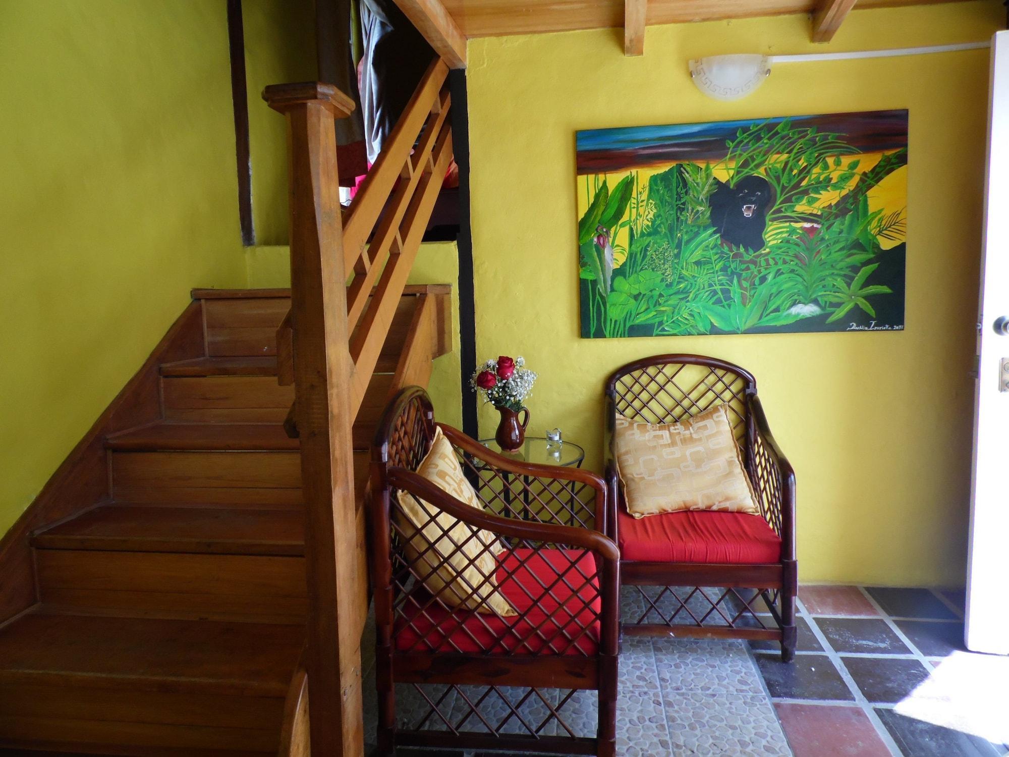 Vista Lobby La Casa Amarilla