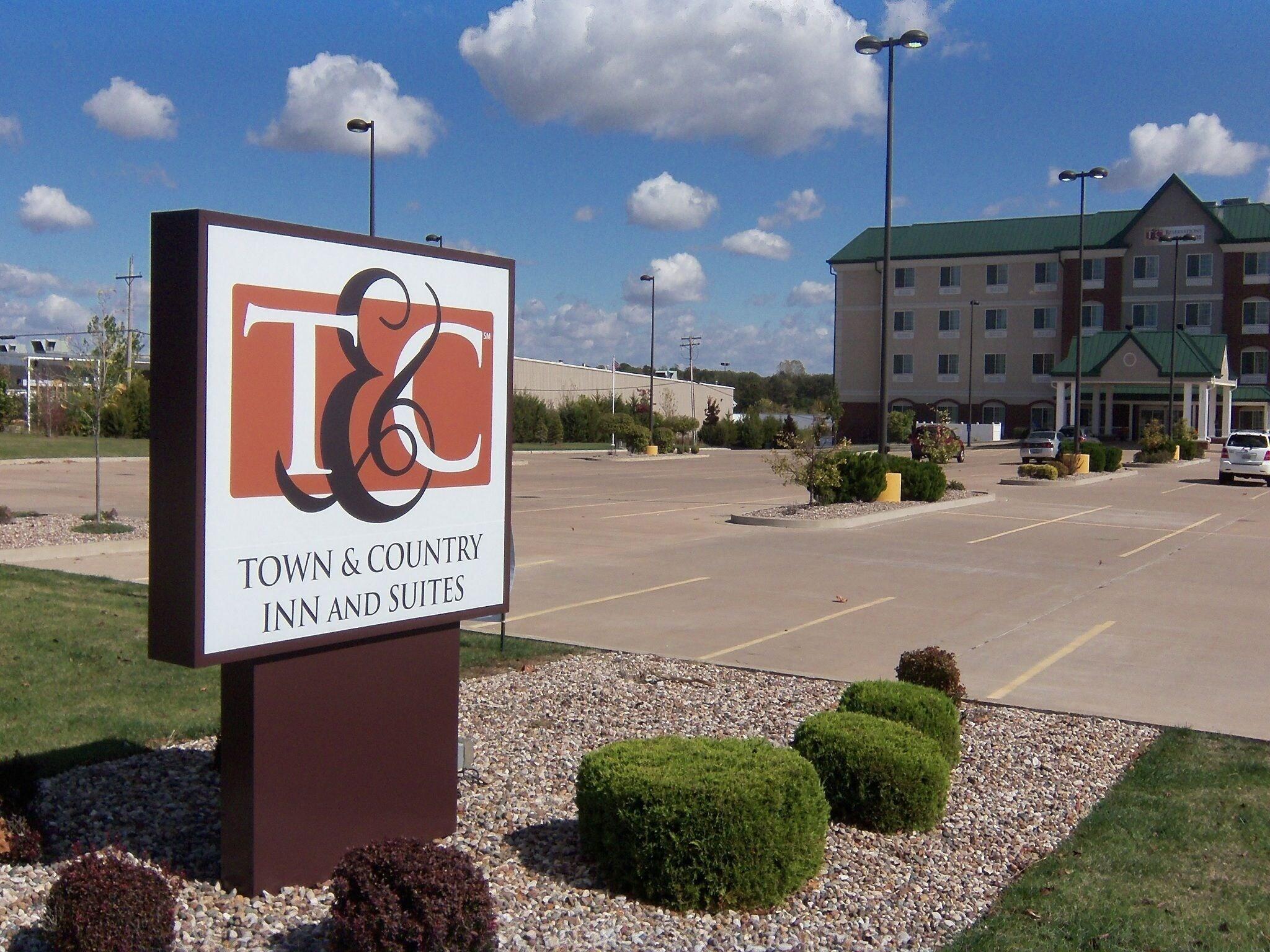 Vista Exterior Town & Country Inn and Suites