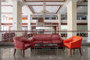 Alquiler Vacacional - Designer 2BR apt w/WiFi, record player, game console in CBD Bangkok