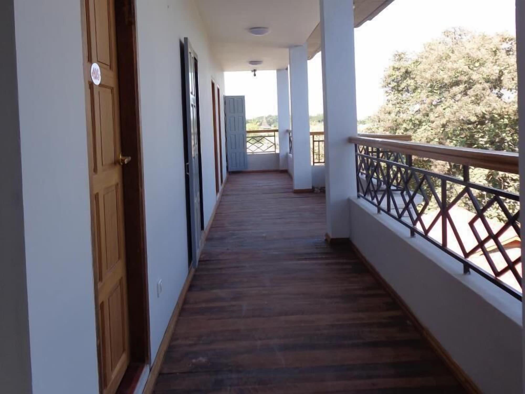Varios Golden Lotus Inle Hotel
