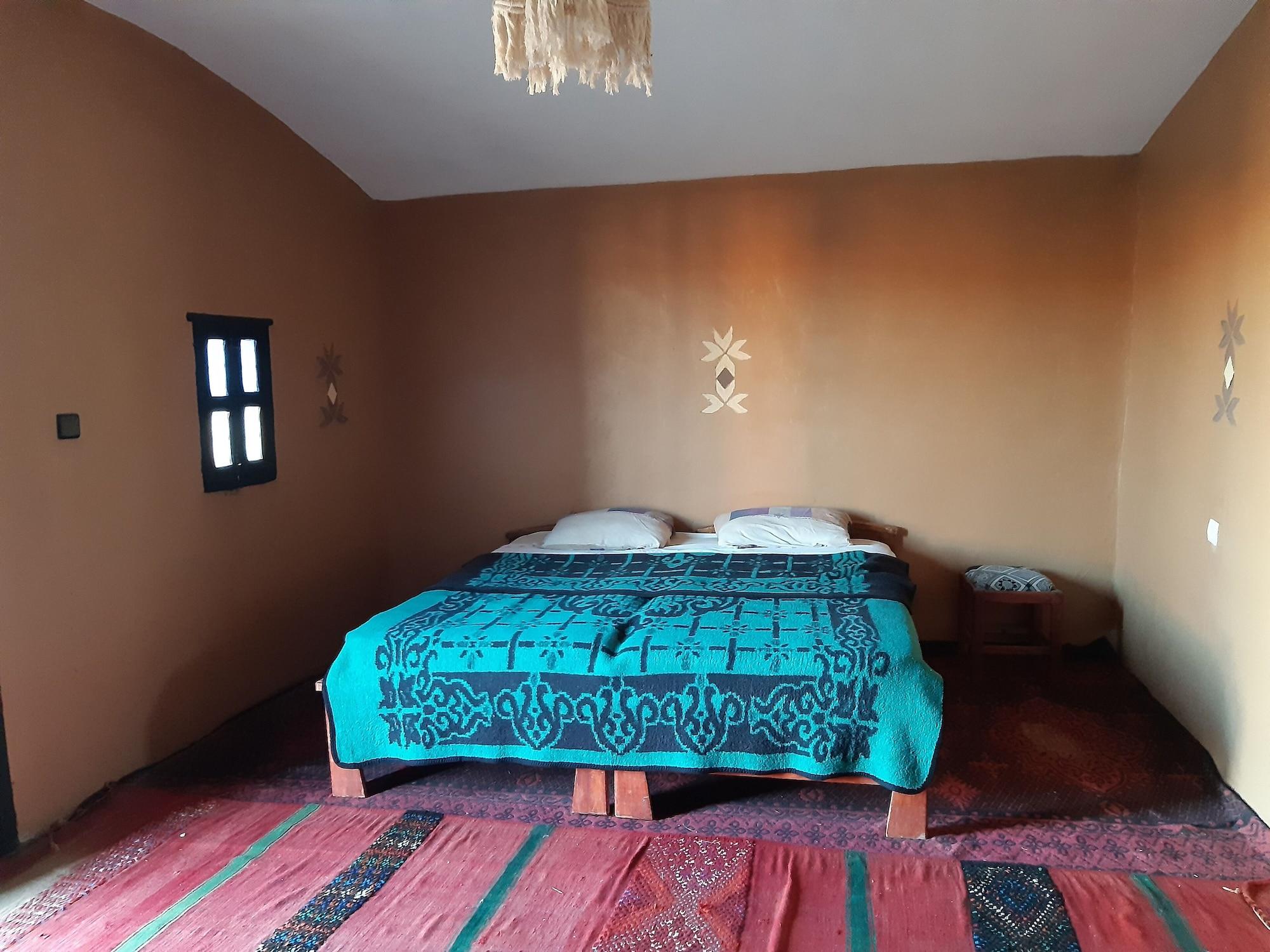 Varios Sahara Peace camp