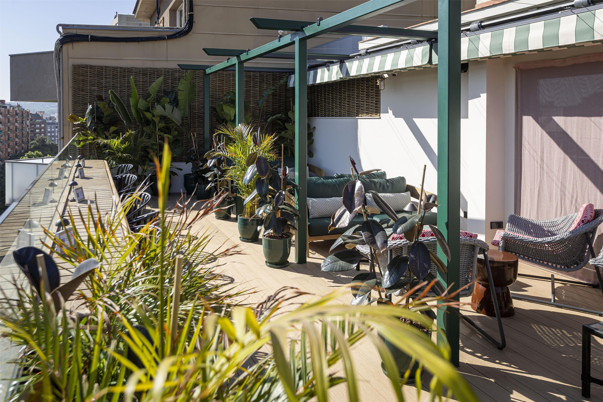 Vista Exterior Via Sants Hotel Barcelona, Tapestry Collection by Hilton