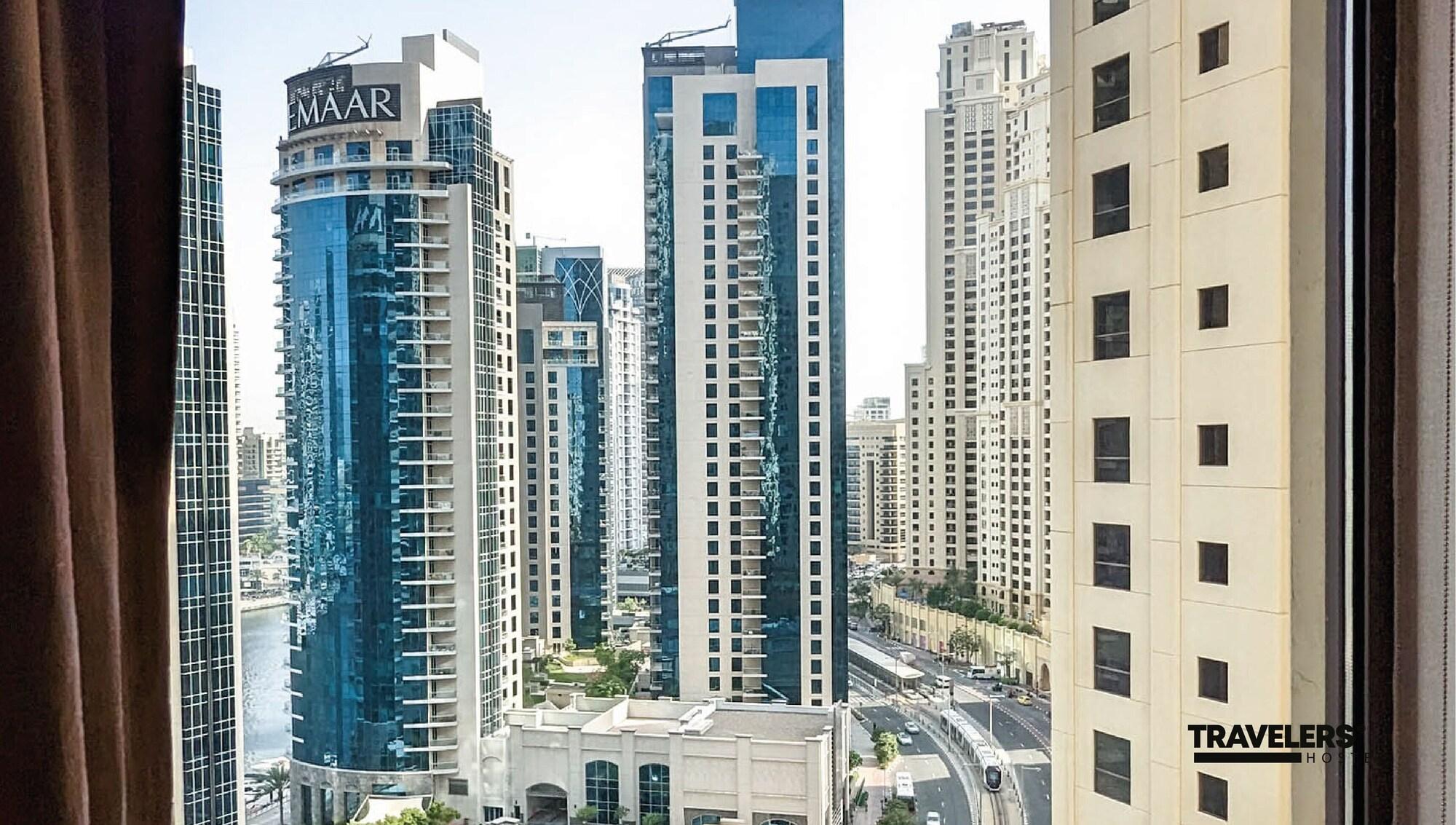 Vista Exterior Travelers Dubai Marina Hostel