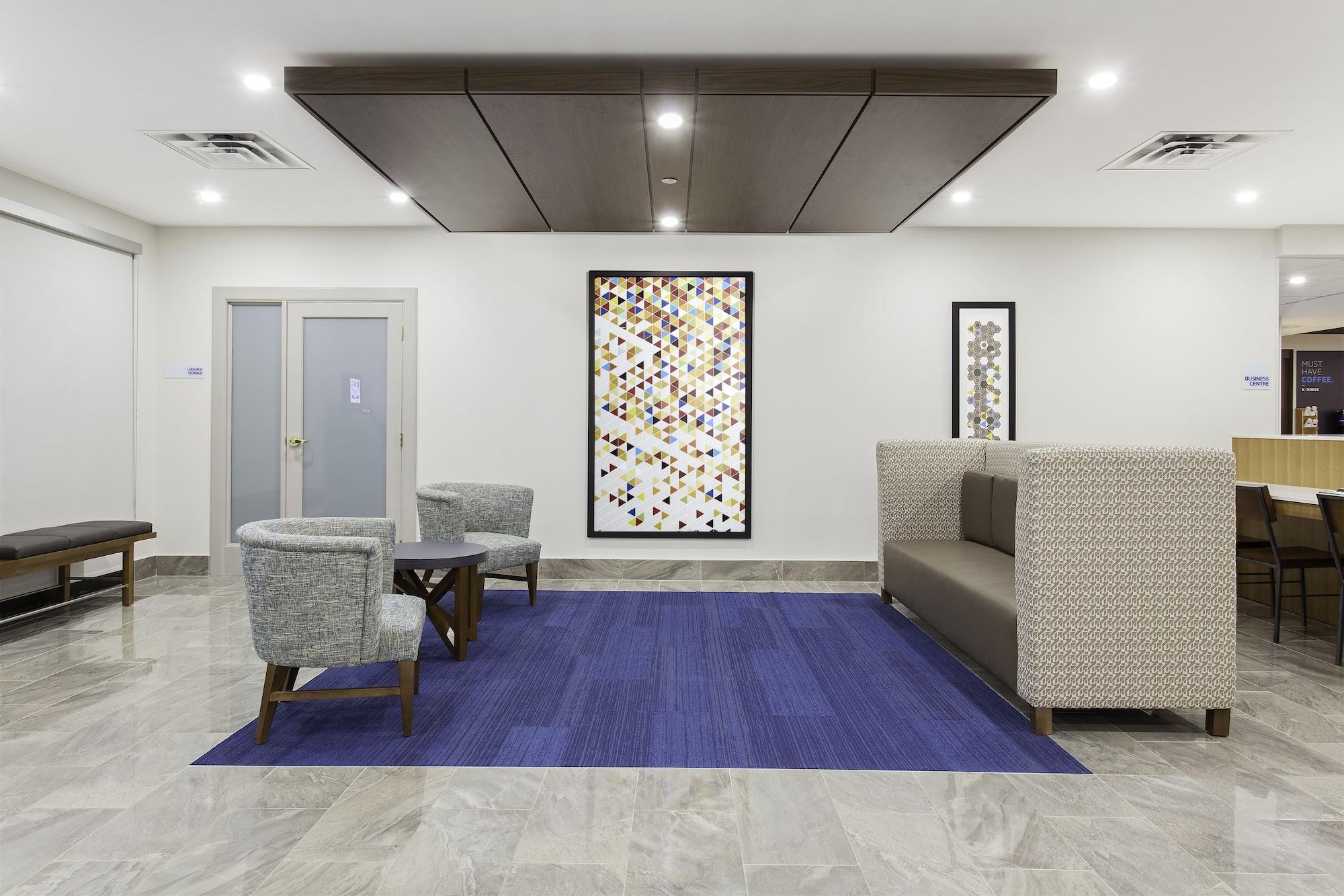Vista Lobby Holiday Inn Express & Suites Mississauga-Toronto Southwest by IHG
