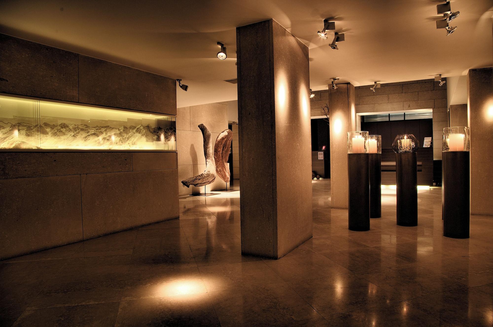 Vista Lobby Hotel Madlein