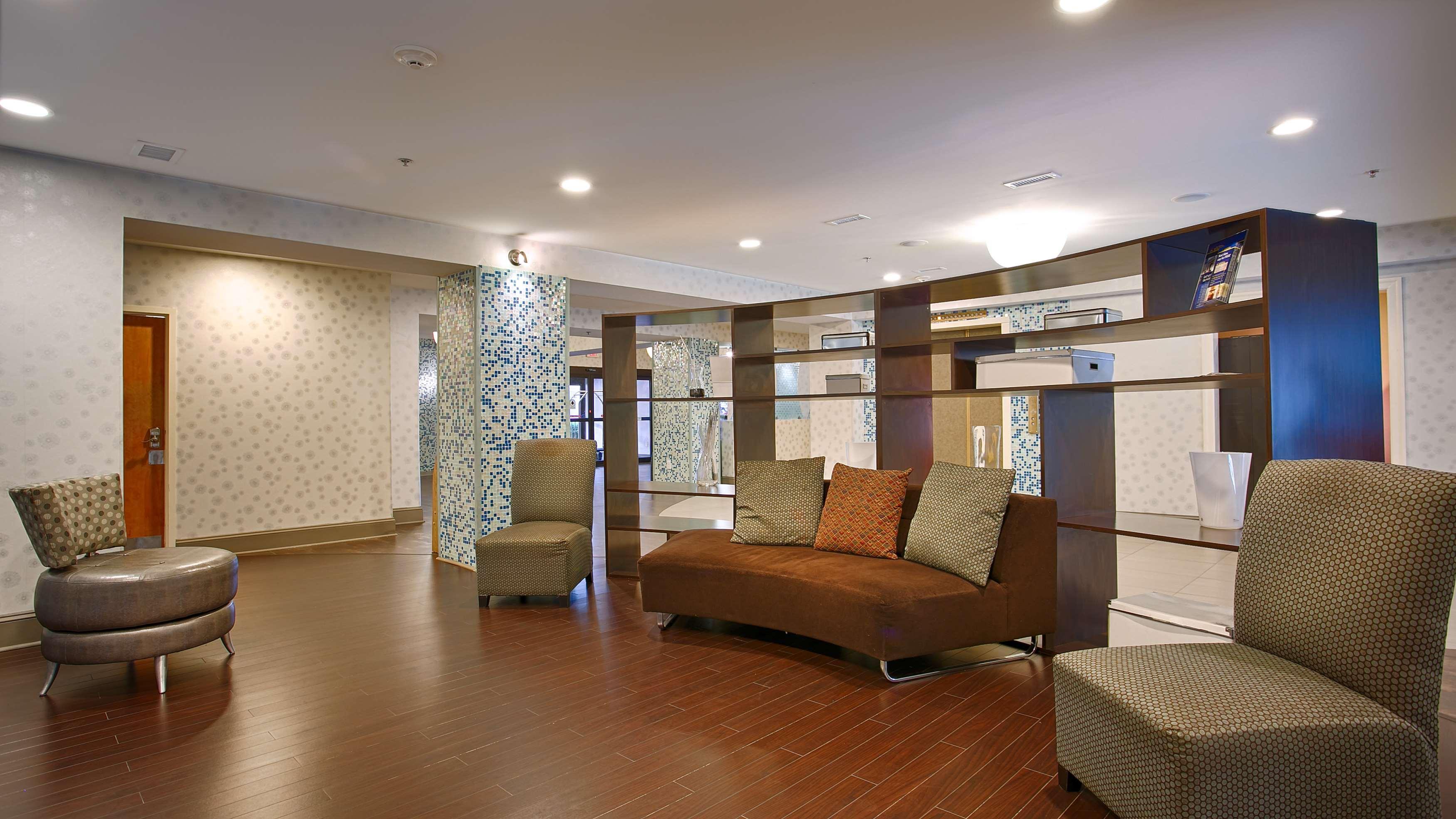 Vista Lobby Best Western Plus Atlanta Airport-East