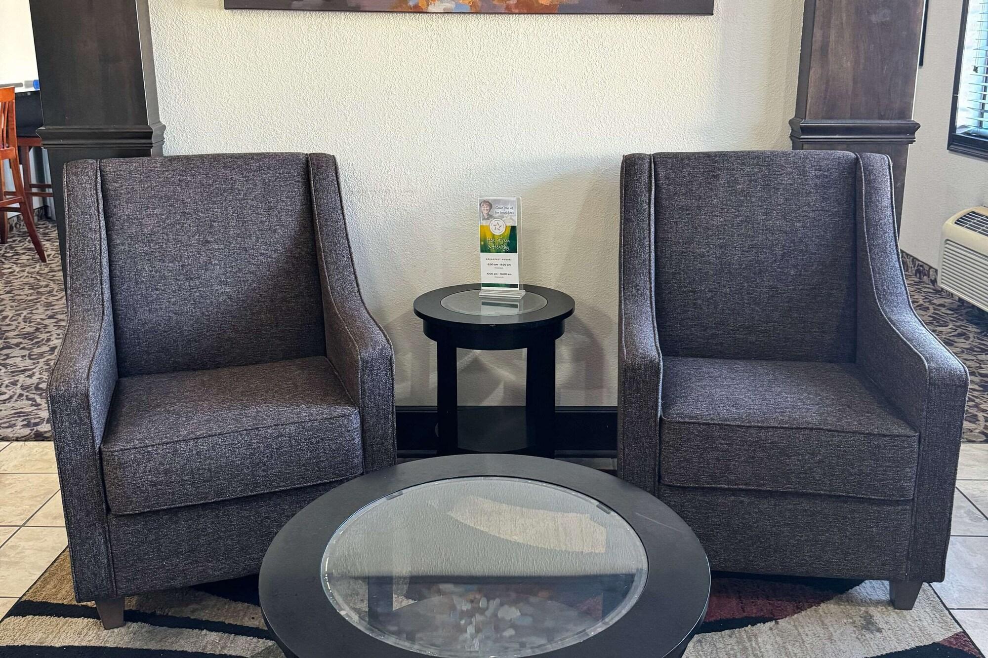 Vista Lobby Quality Inn near I-72 and Hwy 51