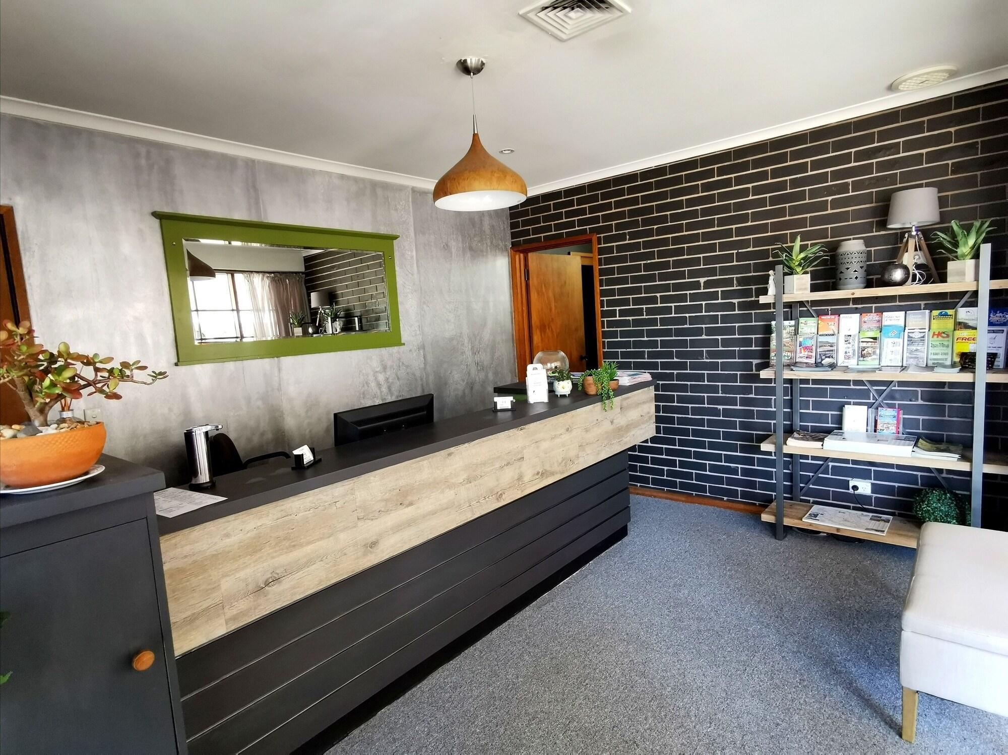 Vista Lobby Townhouse Motor Inn