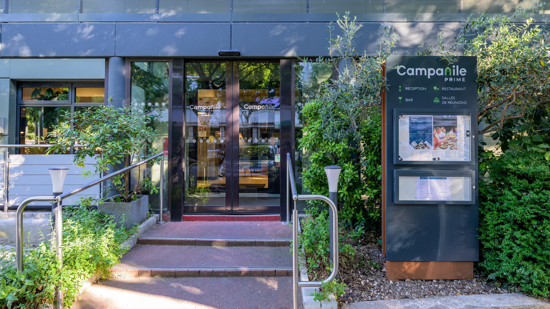 Vista Exterior Campanile Nimes Centre