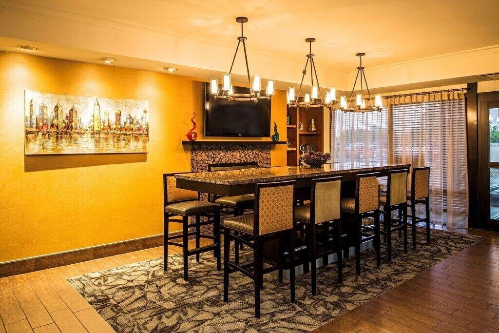 Vista Lobby Inn at Philadelphia Airport