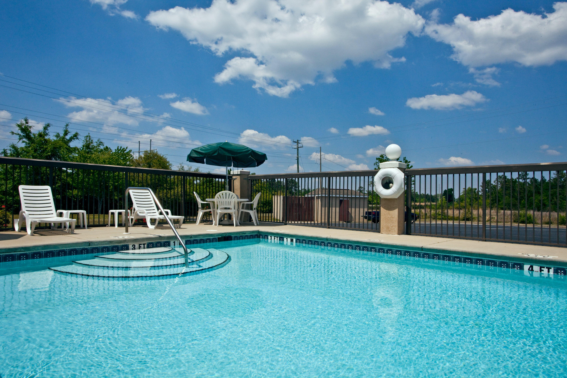 Vista Piscina Holiday Inn Express & Suites Milton East I-10