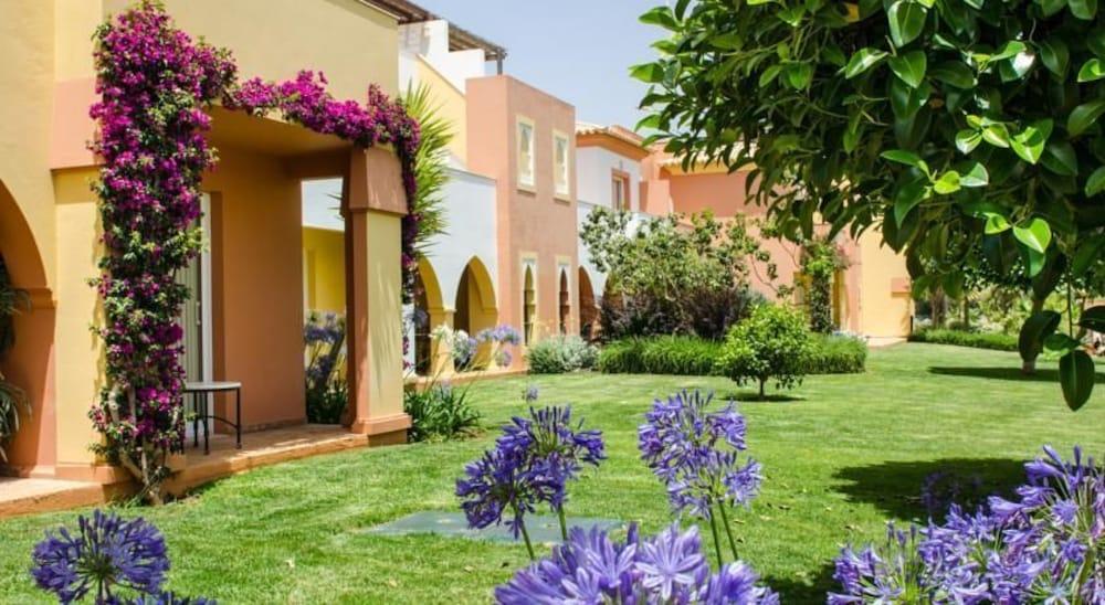 Comodidades del Alojamiento Jardim Da Meia Praia Hotel