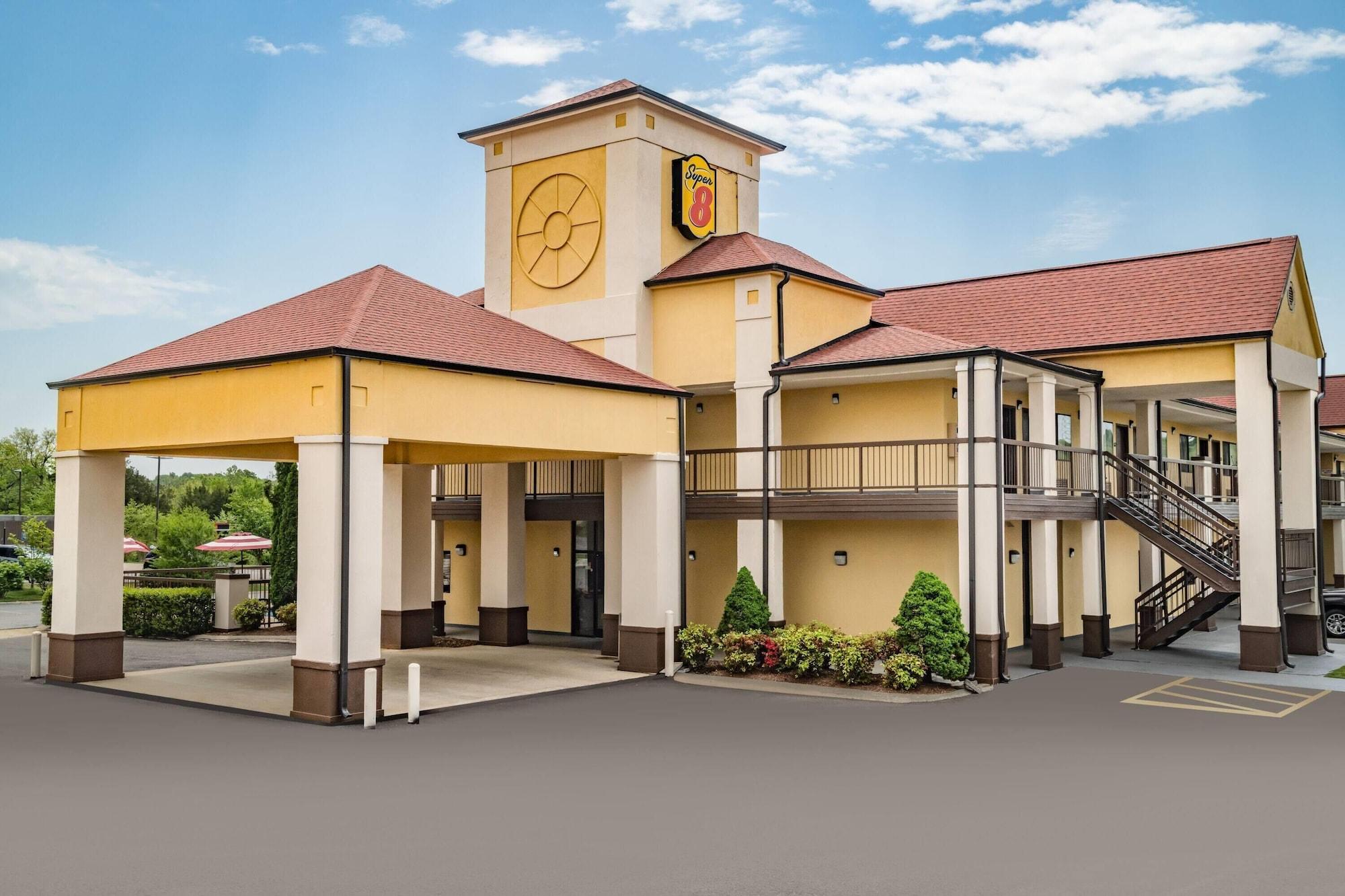 Vista Exterior Super 8 by Wyndham Columbia