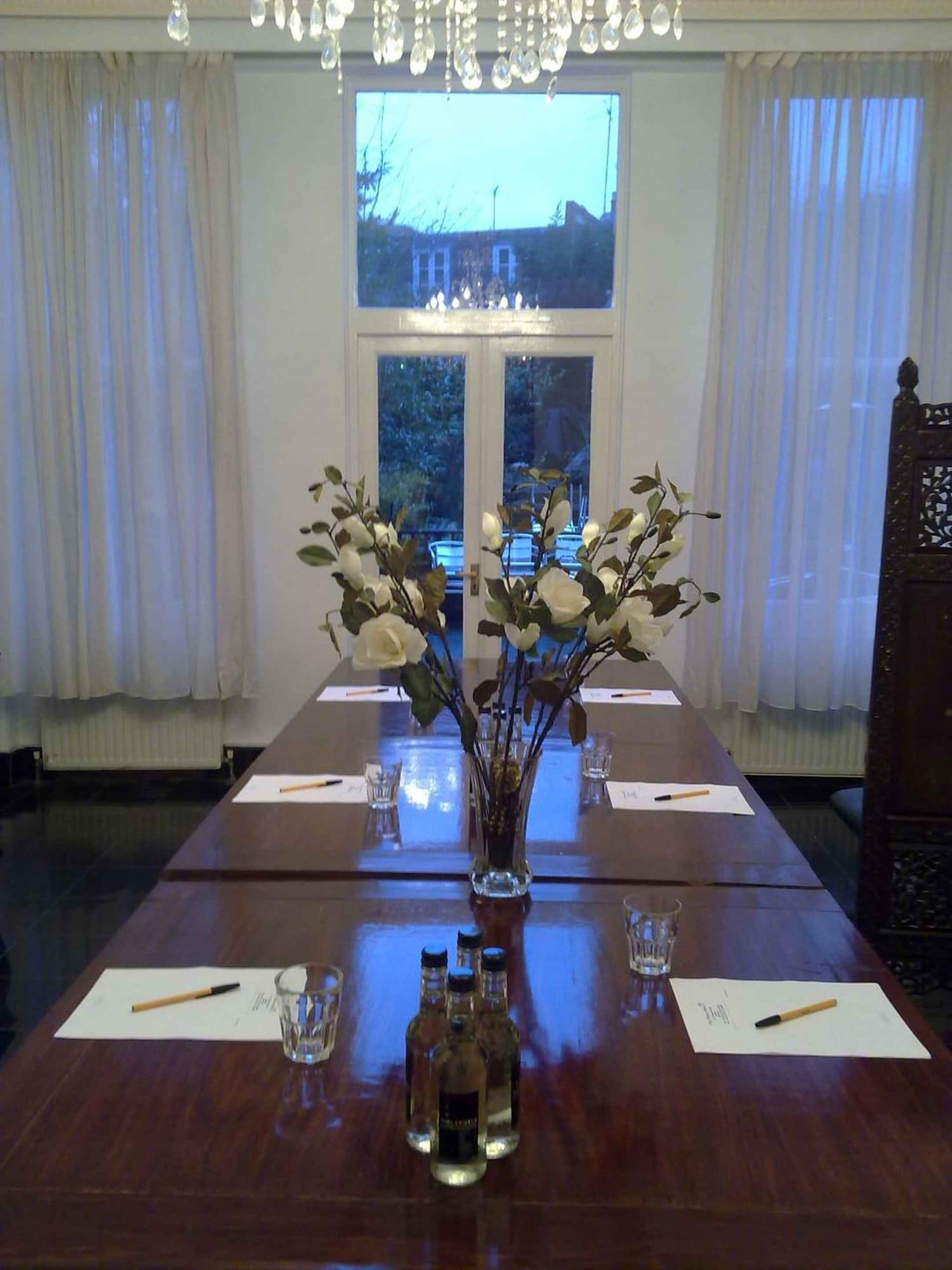 Sala de Reuniones My Place Hotel