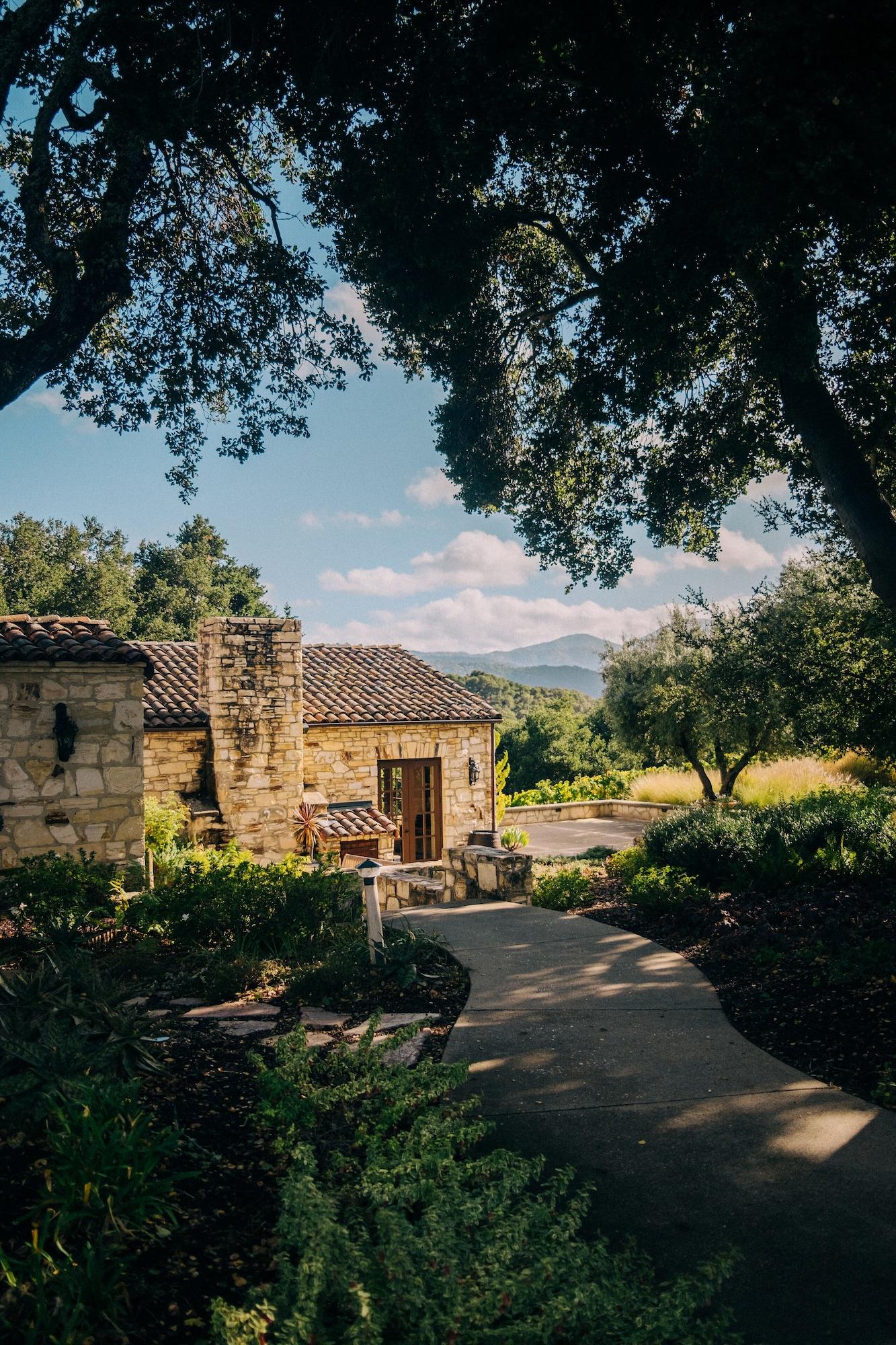 Vista Exterior Holman Ranch Estate Vineyard & Winery