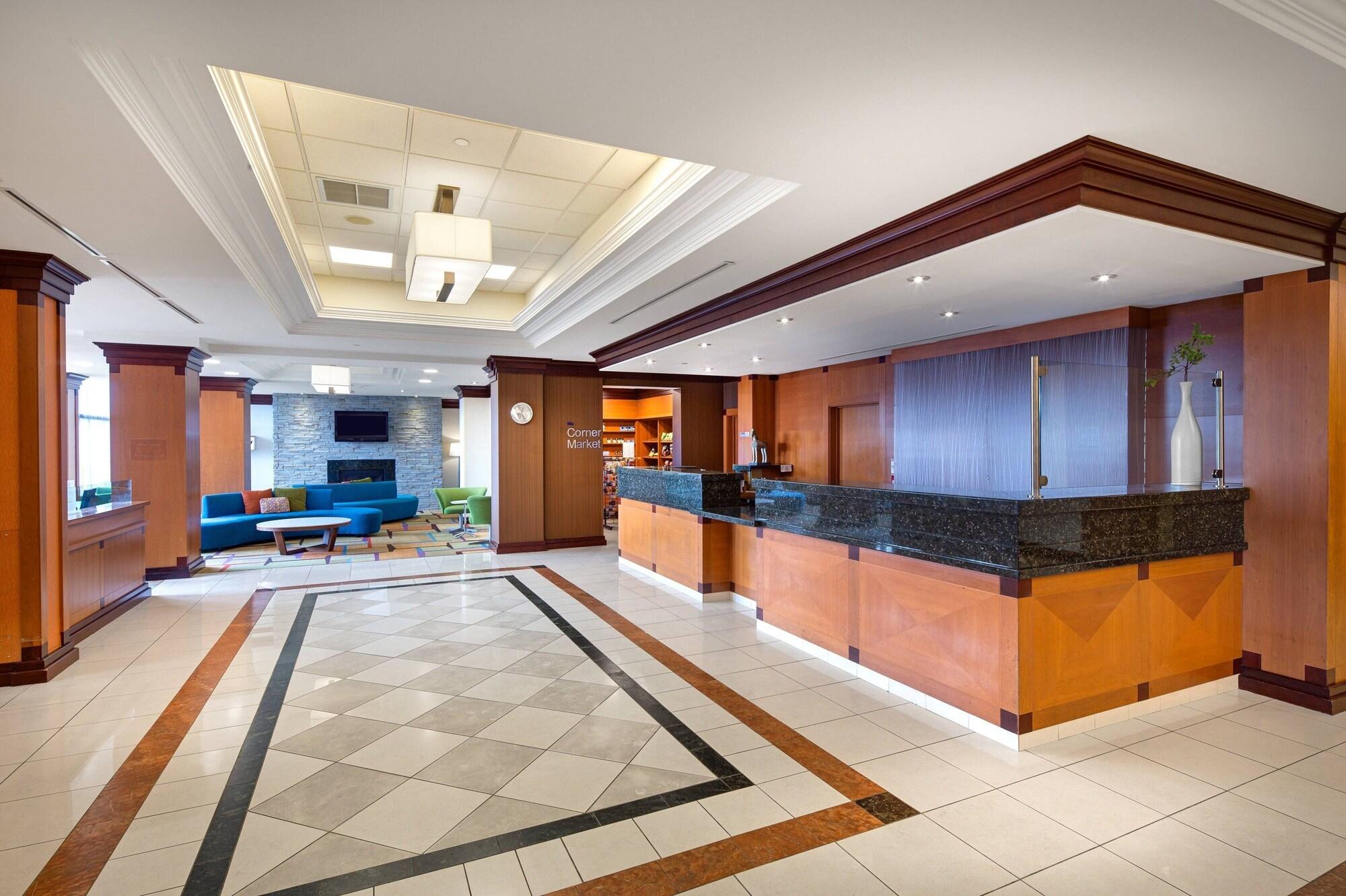 Vista Lobby Fairfield Inn and Suites by Marriott Toronto Airport