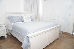 Alquiler Vacacional - Large 3 bedroom, 2 bathroom property conveniently located steps from the beach.