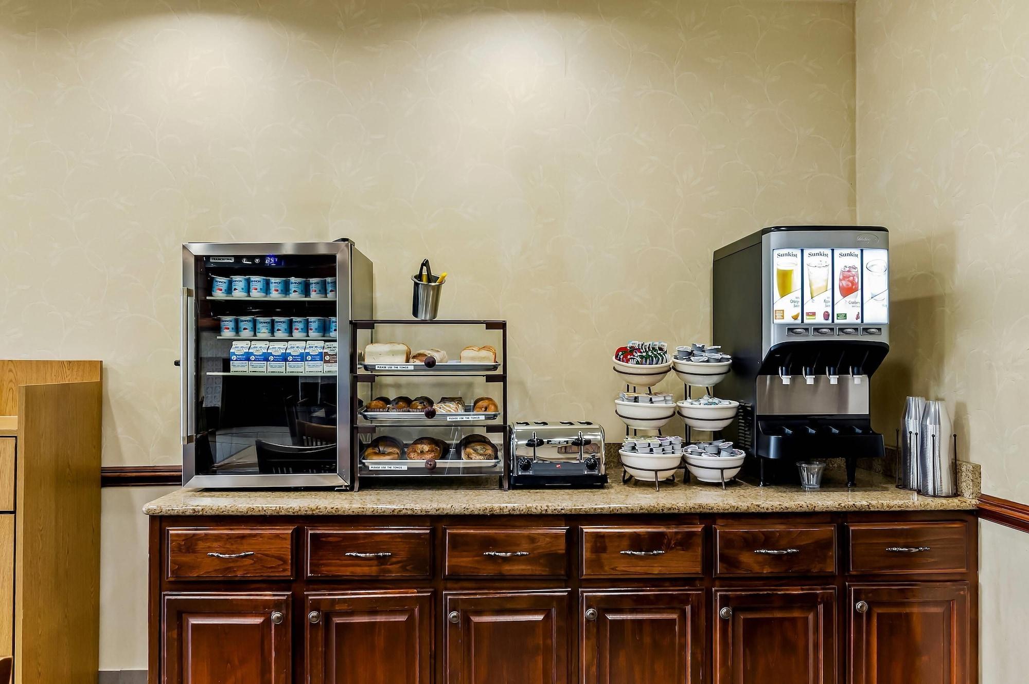 Restaurant Country Inn & Suites by Radisson, Princeton, WV