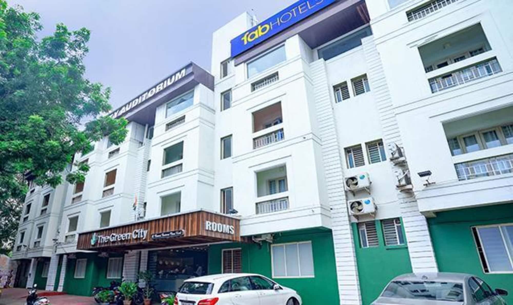 Vista Exterior Fabhotel The Green City