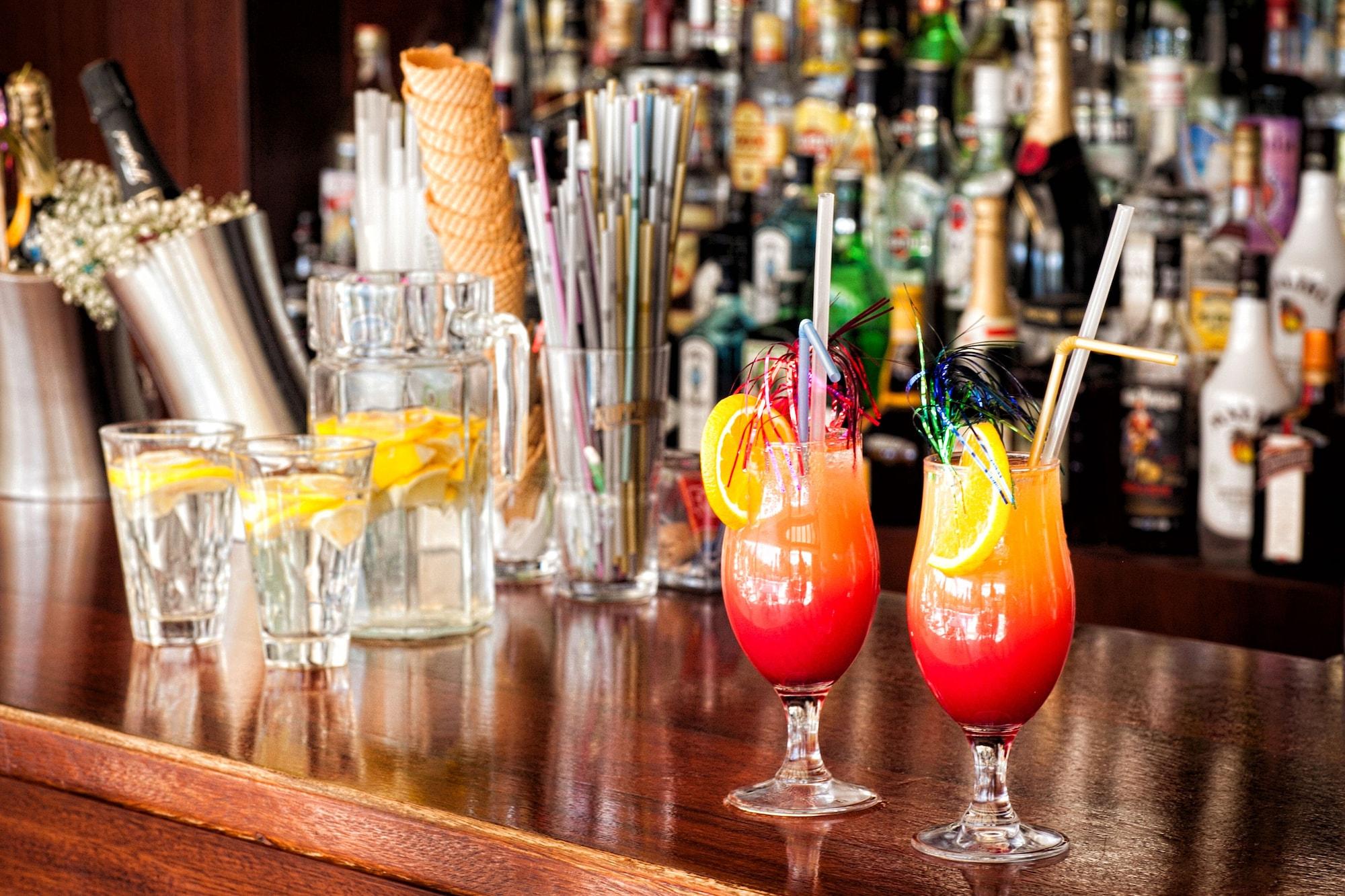 Bar/Salón Villa Maraki