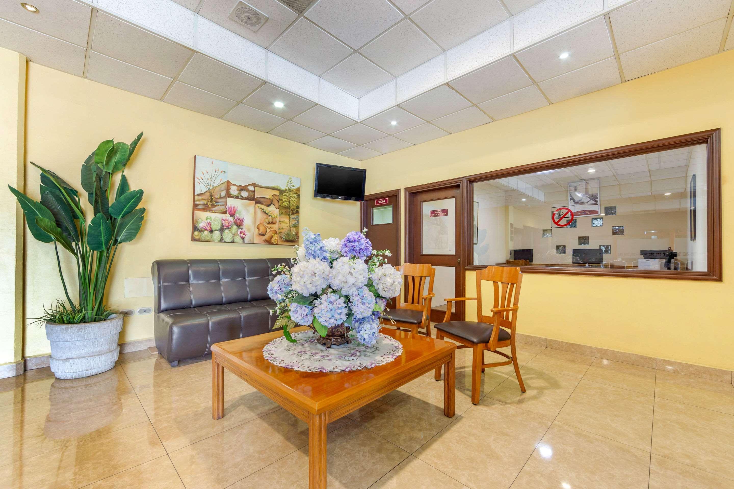 Vista Lobby Comfort Inn Monclova