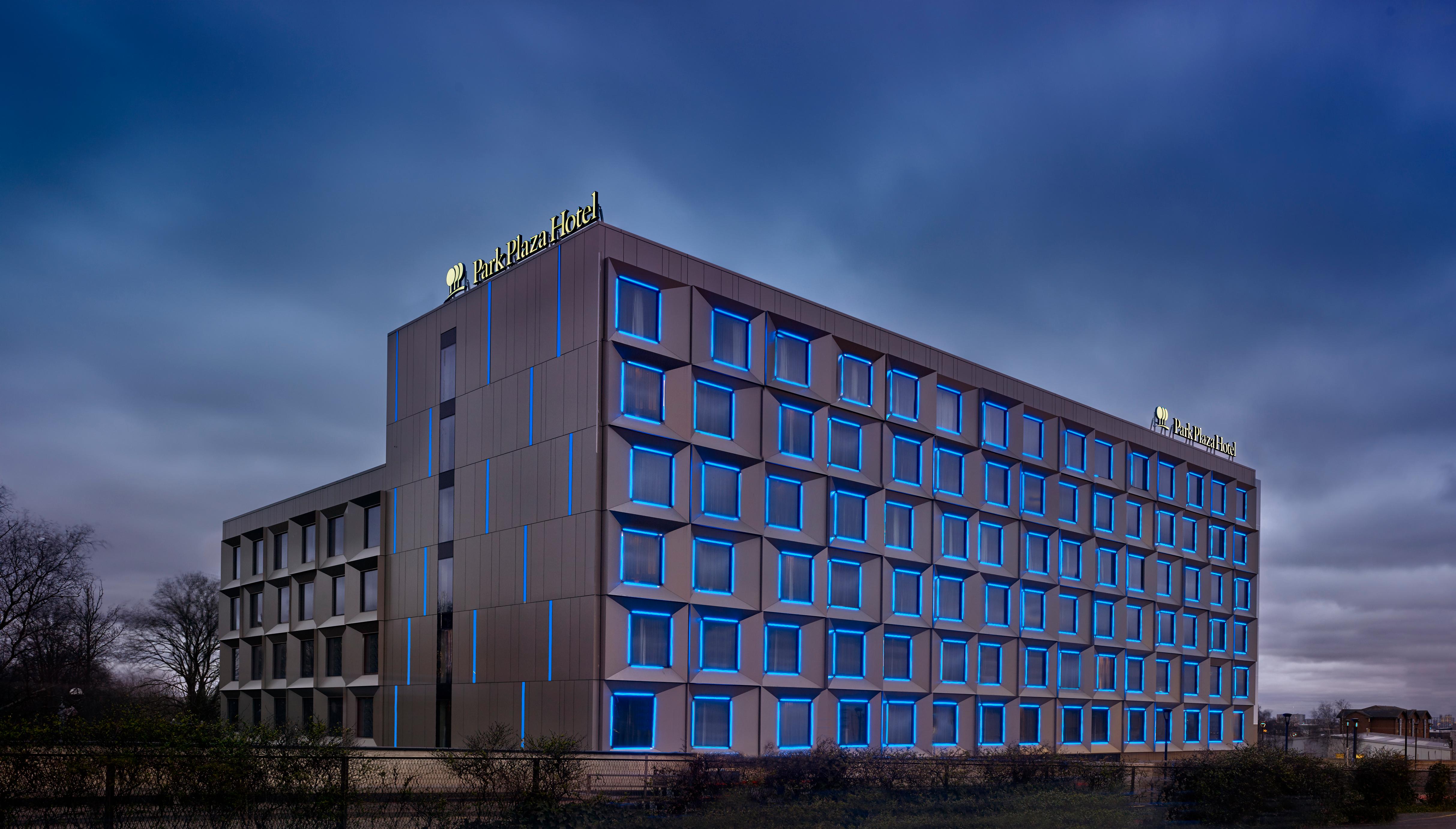 Vista Exterior Park Plaza London Park Royal
