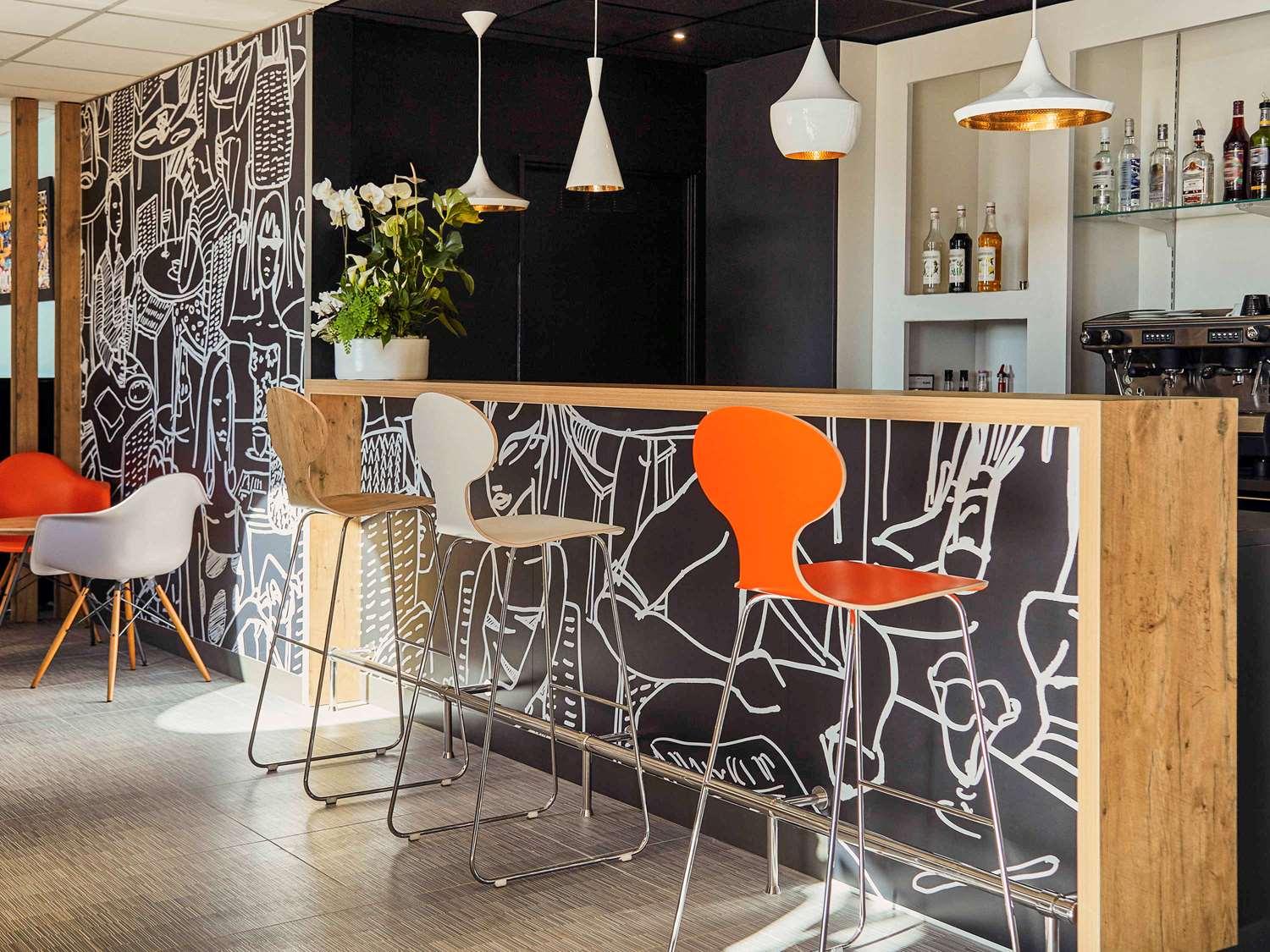 Bar/Salón Ibis La Ciotat