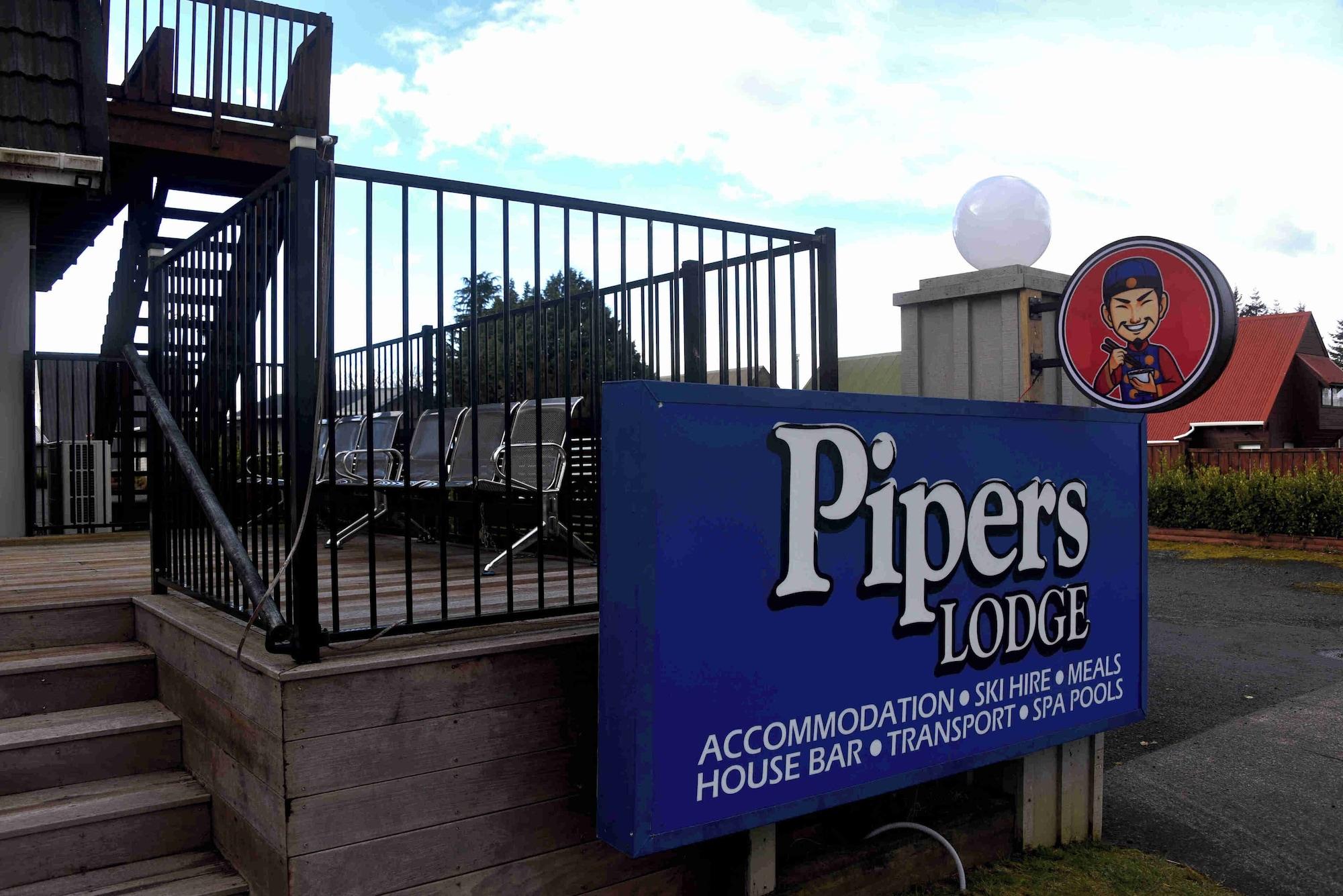 Vista Exterior Pipers Lodge