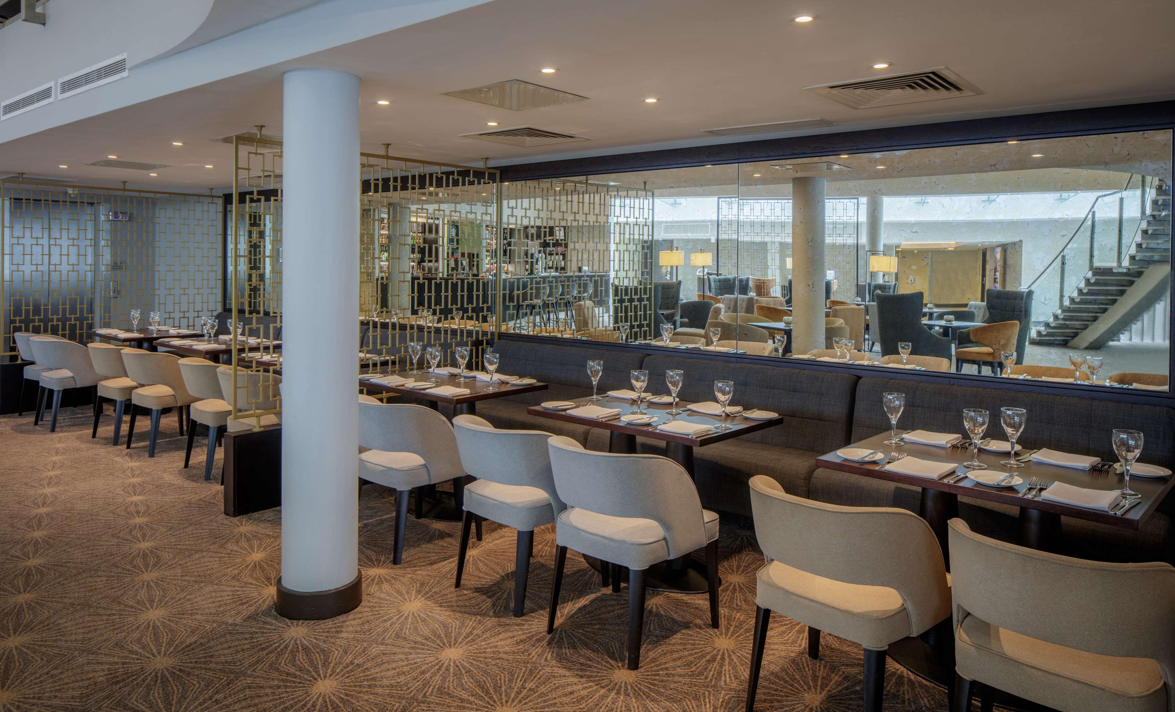 Bar/Salón DoubleTree by Hilton London Heathrow Airport
