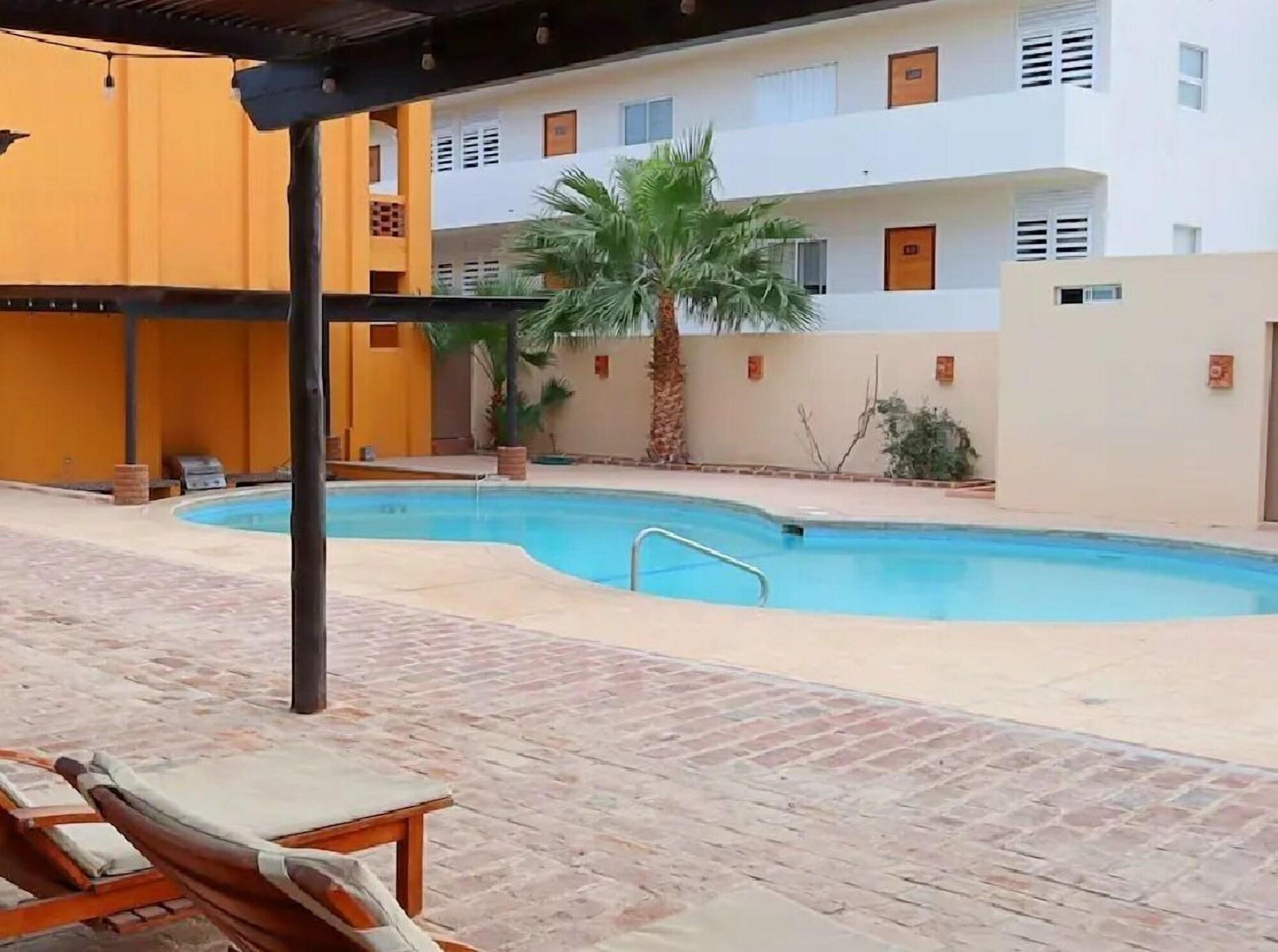 Vista Piscina Condos HB