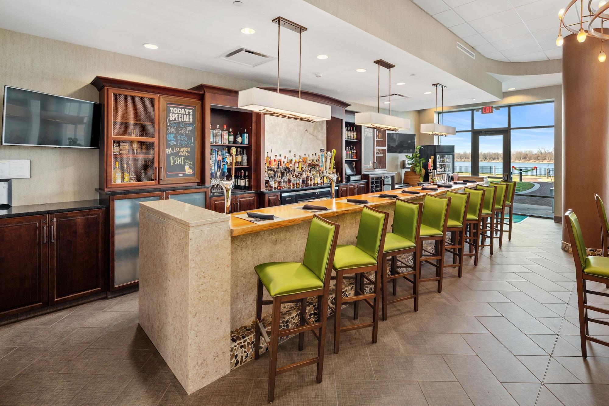 Bar/Salón Holiday Inn Owensboro Riverfront by IHG