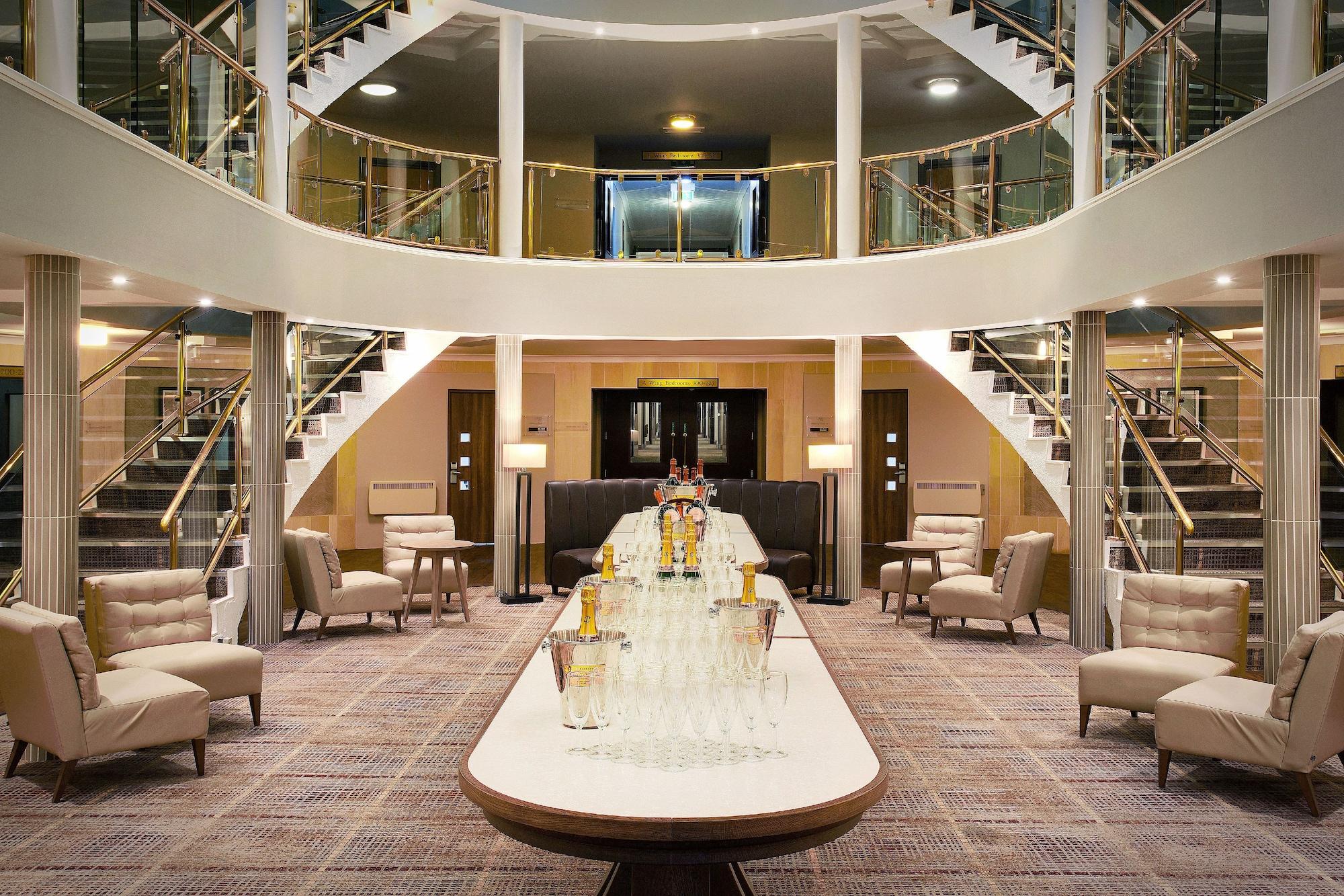 Vista Lobby Leonardo Hotel and Conference Venue Hinckley Island