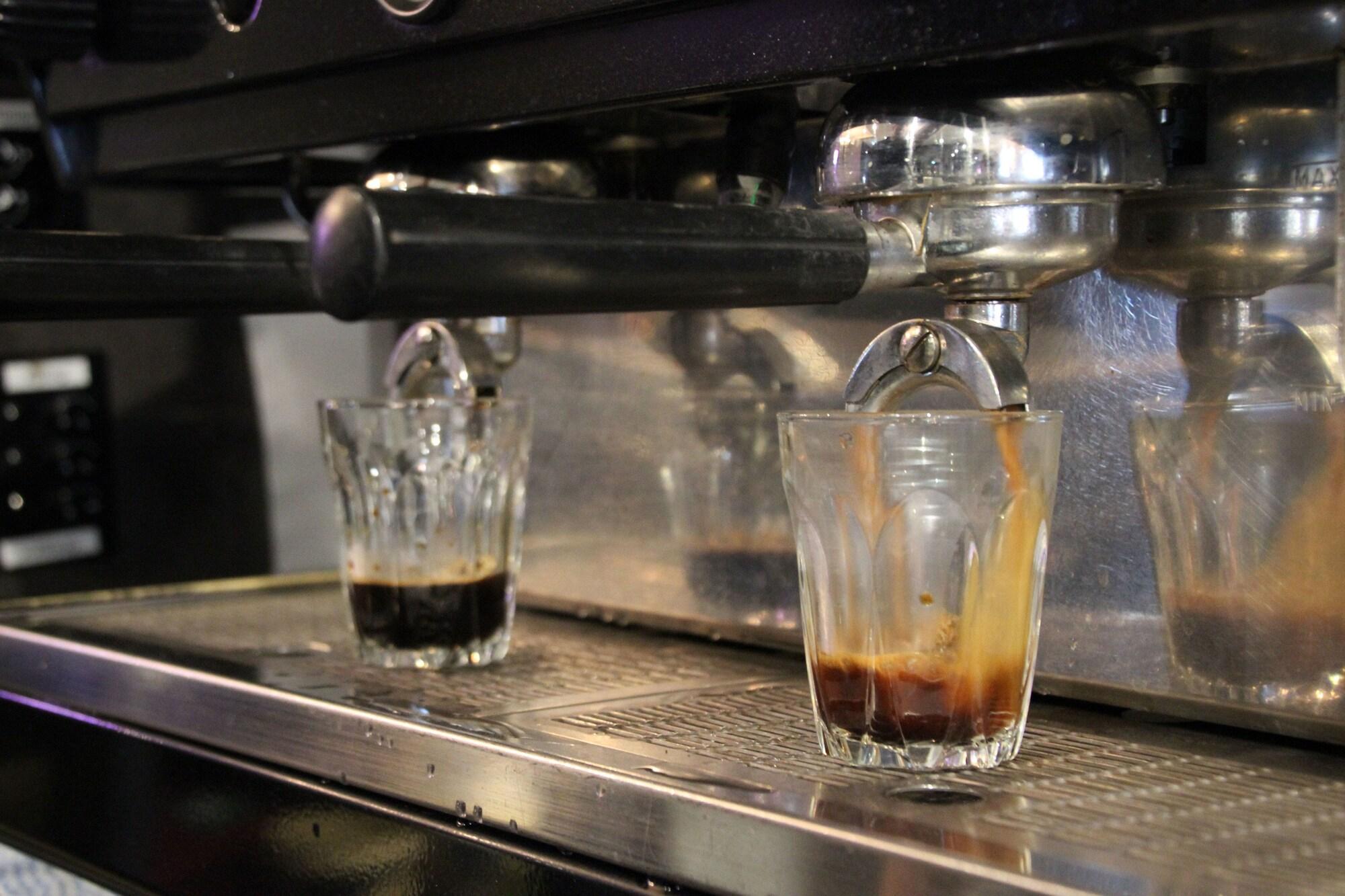 Bar/Salón Newington Apartments