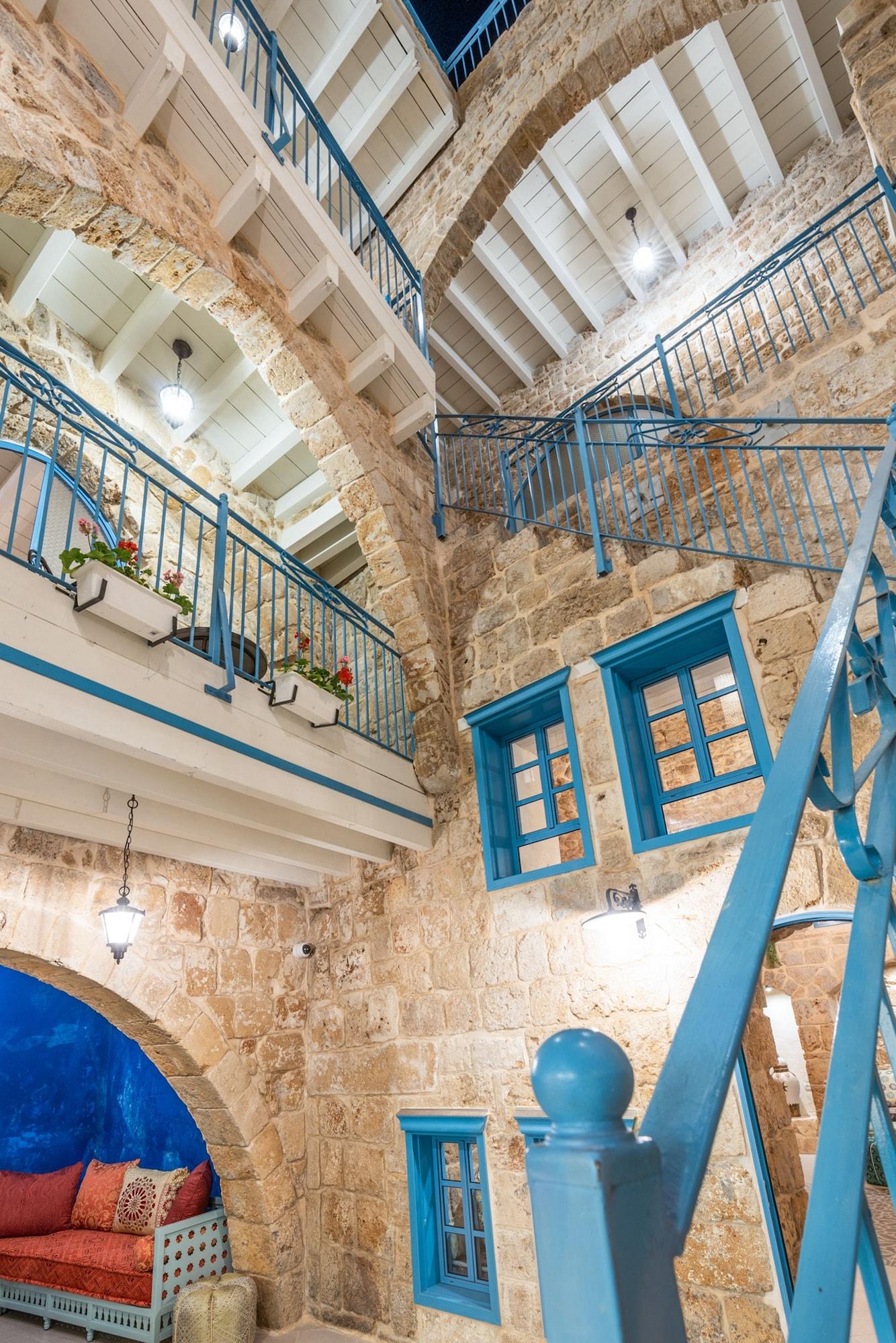 Varios Arabesque Arts & Residency