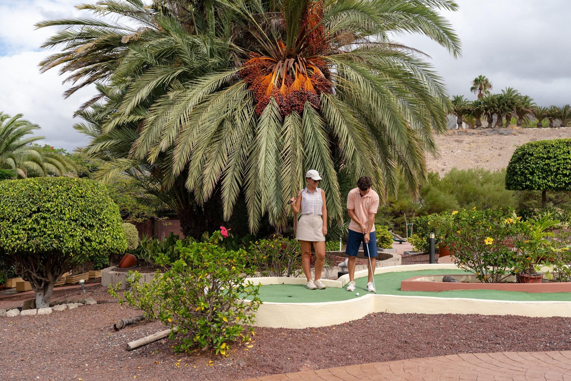 Campo de Golf Ramada Residences by Wyndham Costa Adeje